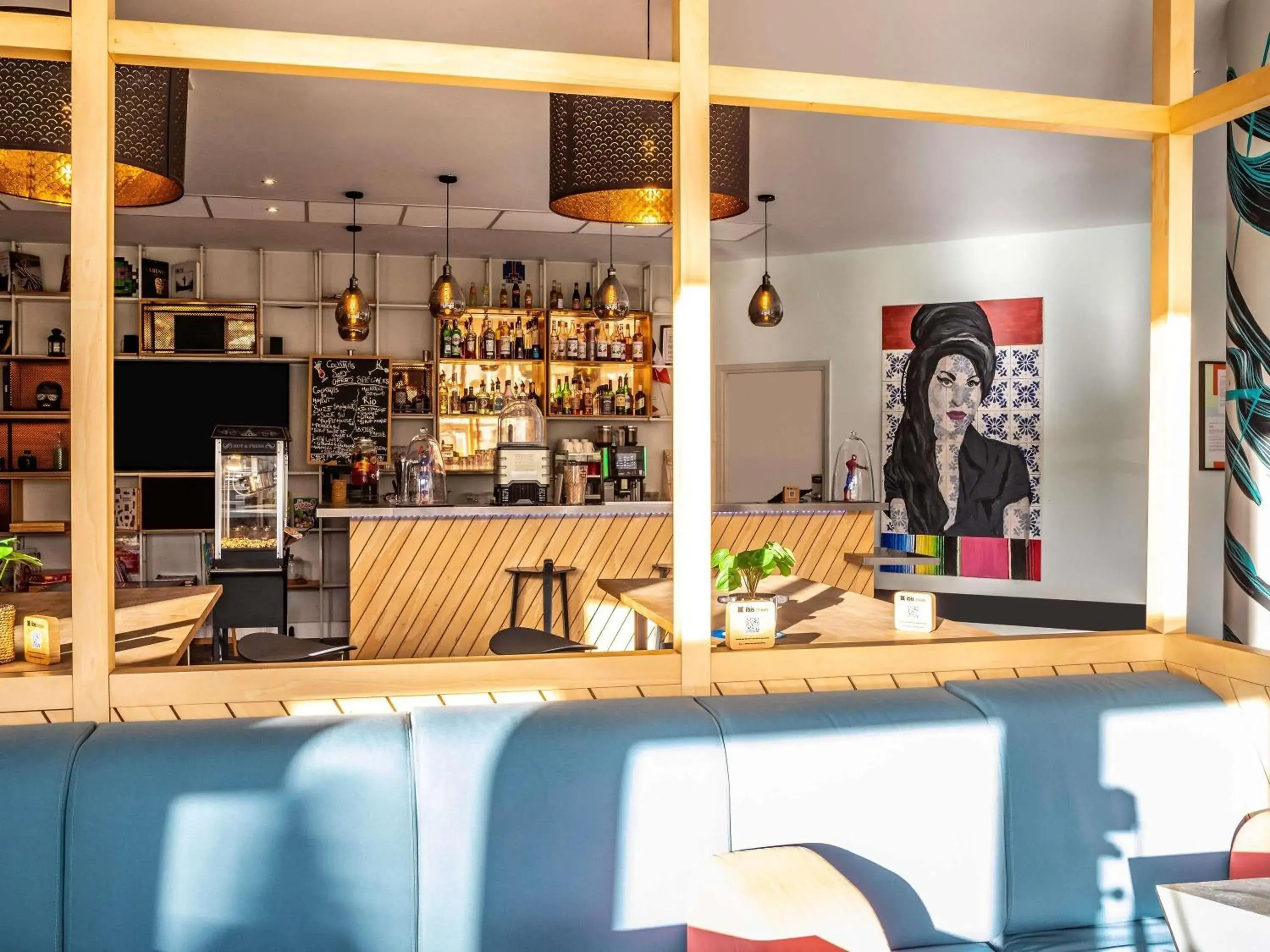 Lounge or bar in ibis Styles Paris Bercy Lounge or bar in ibis Styles Paris Bercy