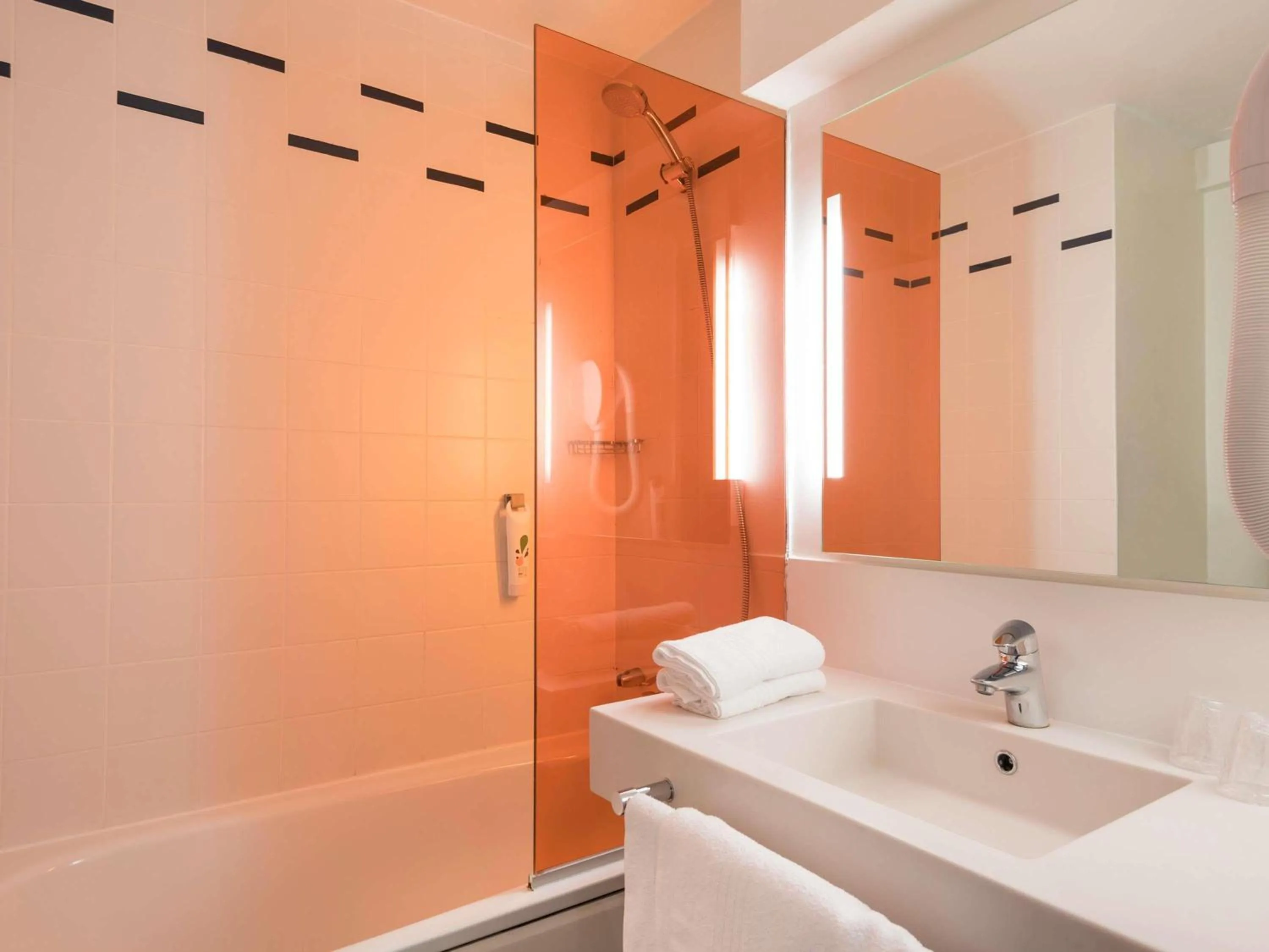 Bedroom in ibis Styles Paris Bercy