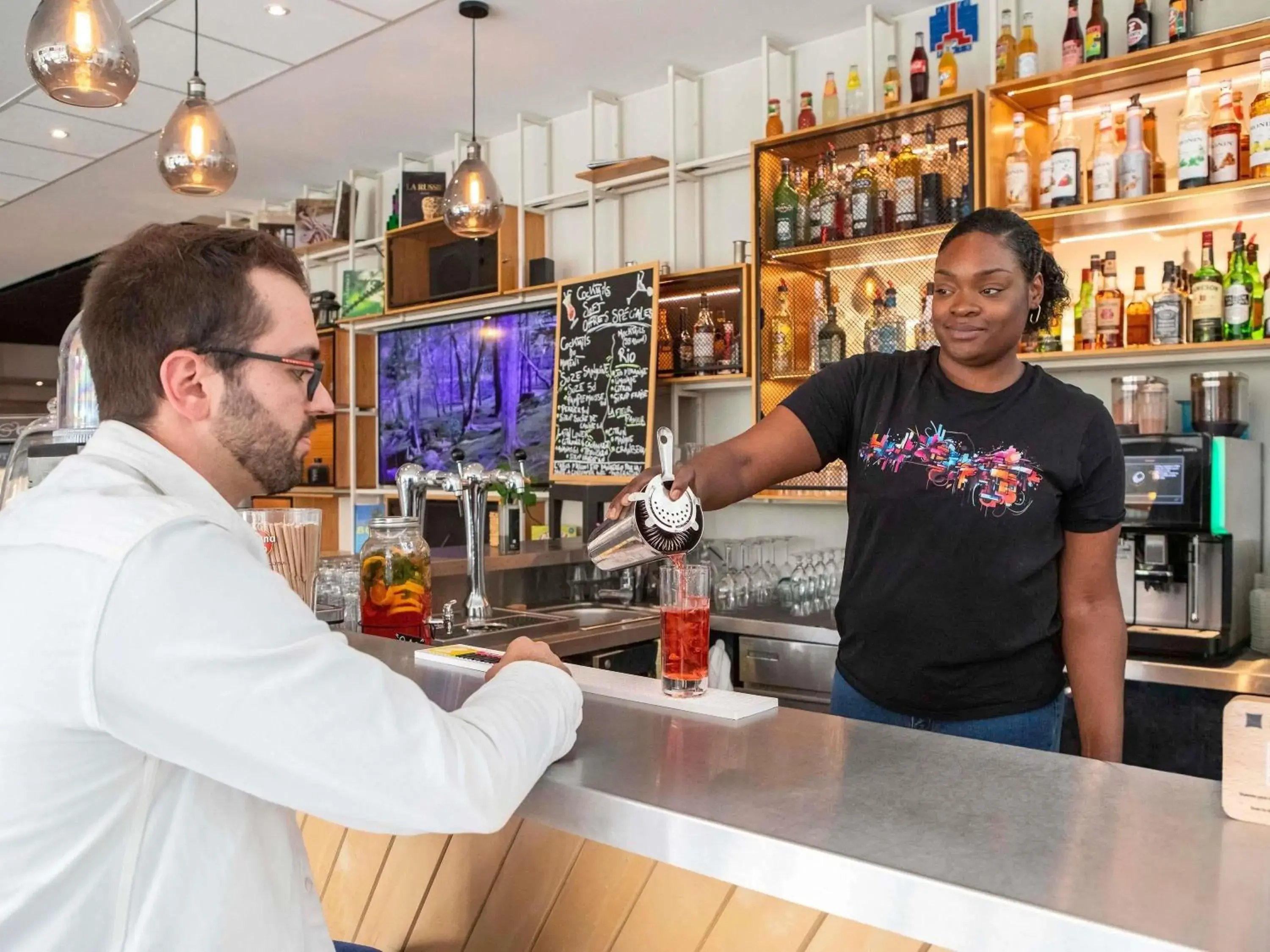 Lounge or bar in ibis Styles Paris Bercy Lounge or bar in ibis Styles Paris Bercy