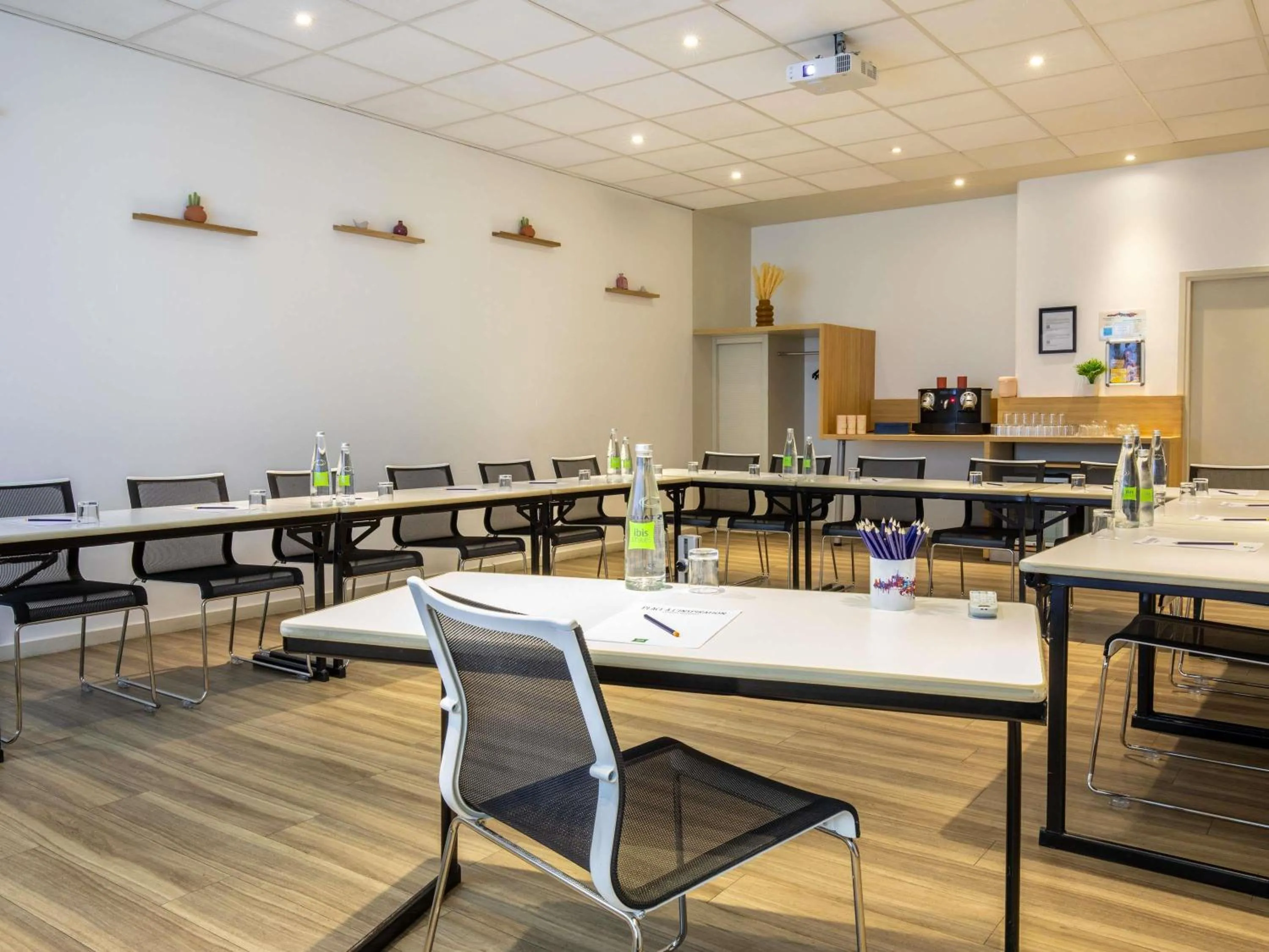 Meeting/conference room in ibis Styles Paris Bercy