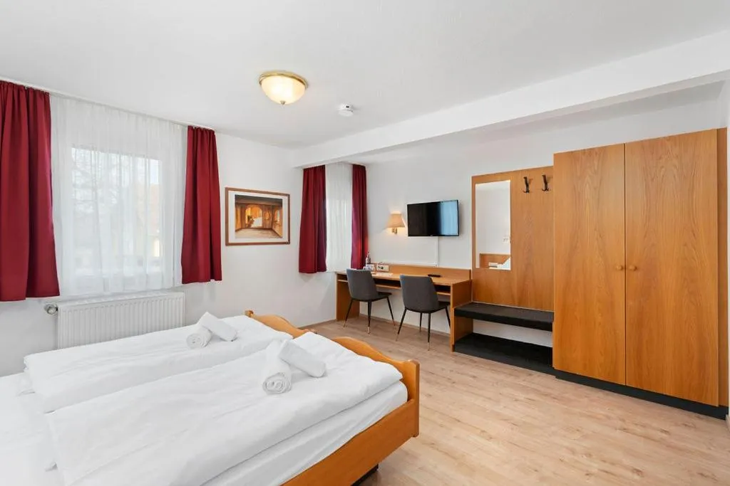 Bed in Hotel Garni Traube