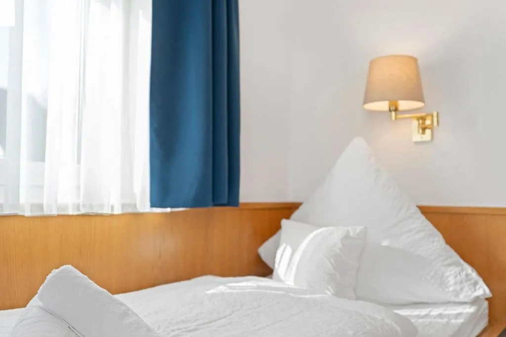 Bed in Hotel Garni Traube