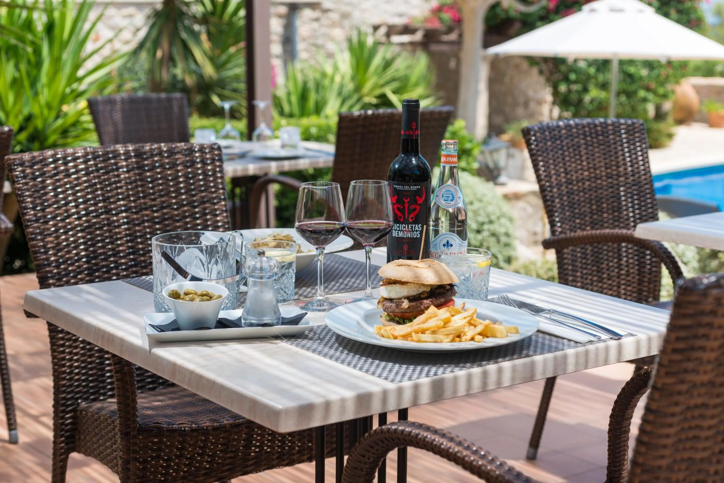 Food in New Can Furios Hotel by Can Calco Hotels