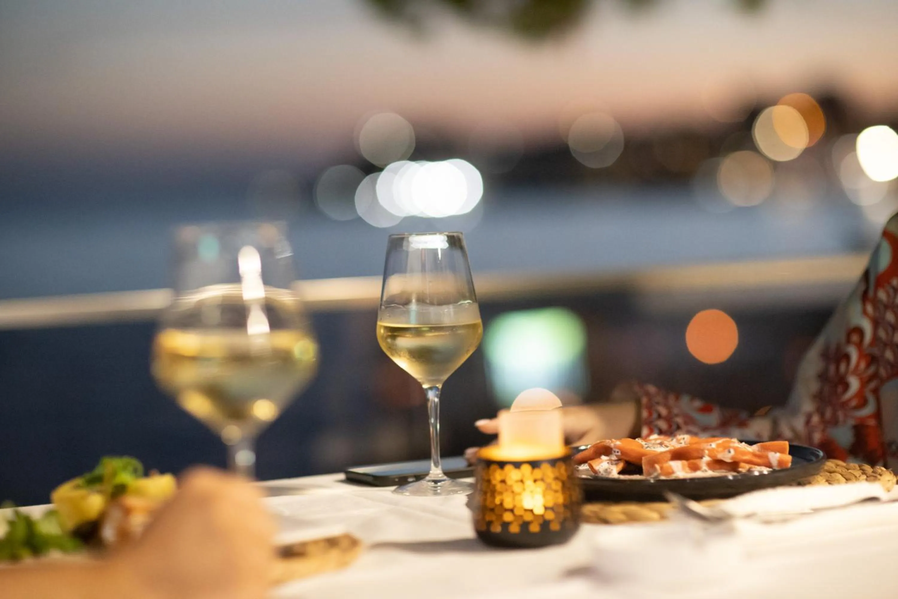 Restaurant/places to eat in Hotel Jaroal