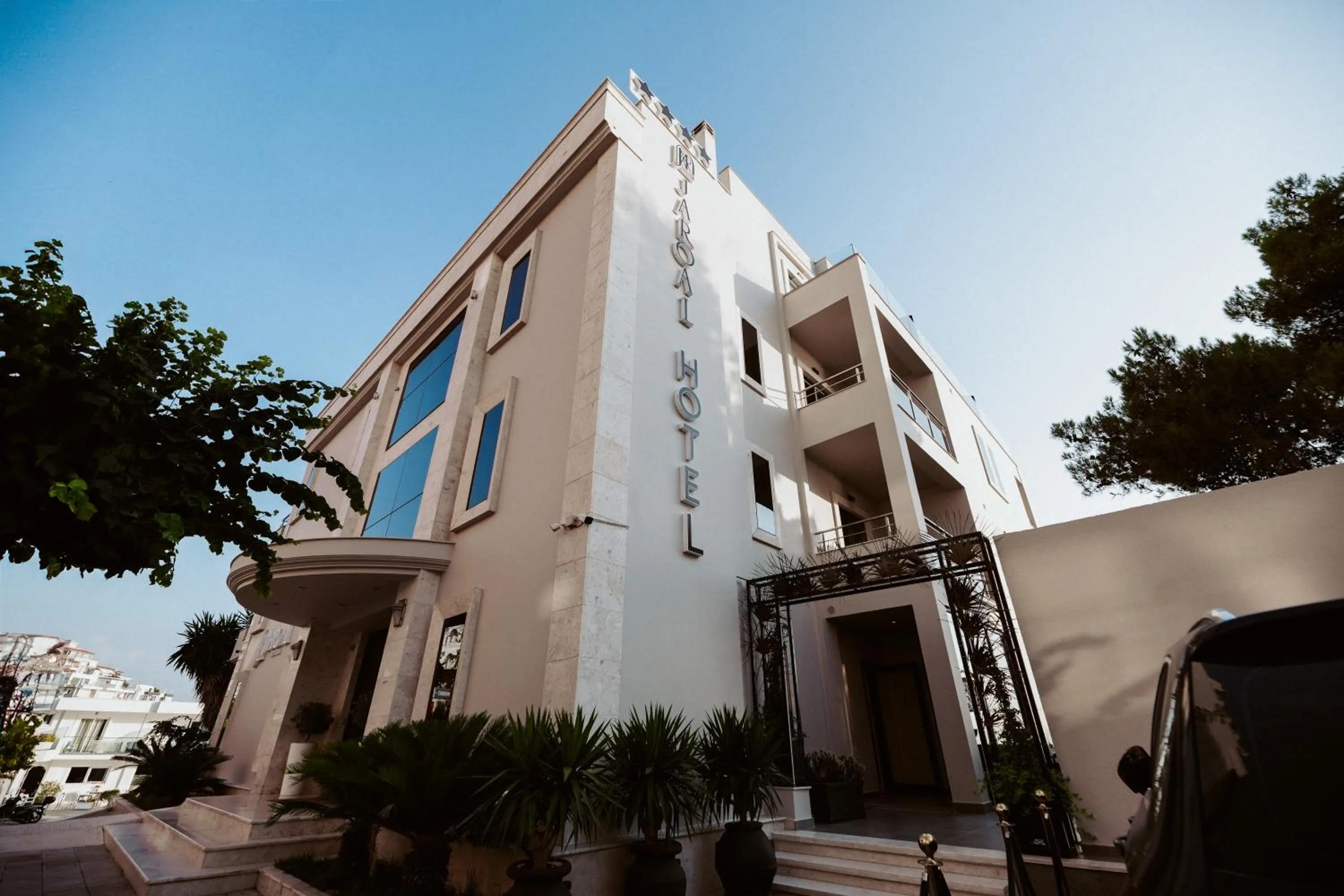 Property building in Hotel Jaroal