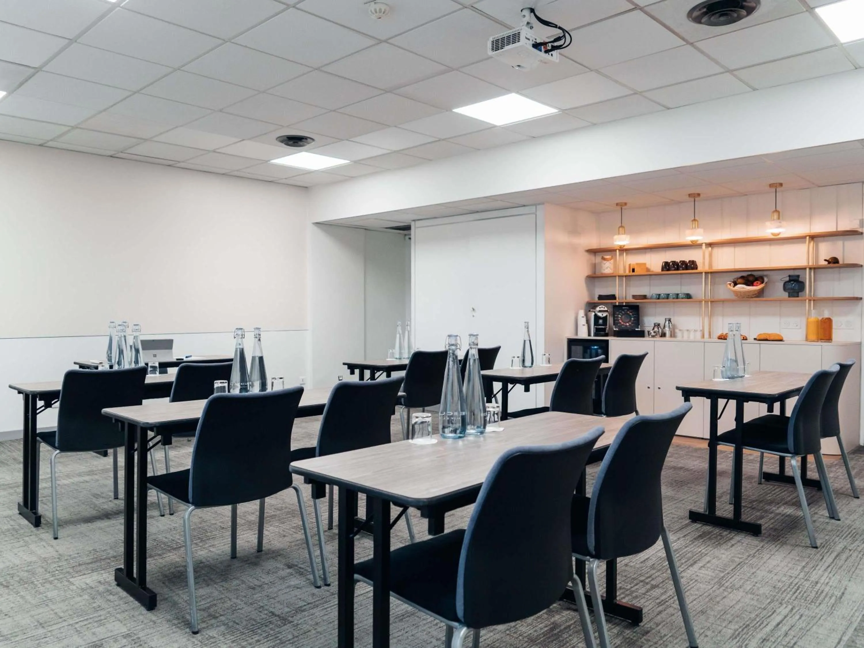 Meeting/conference room in Mercure Paris Val de Fontenay