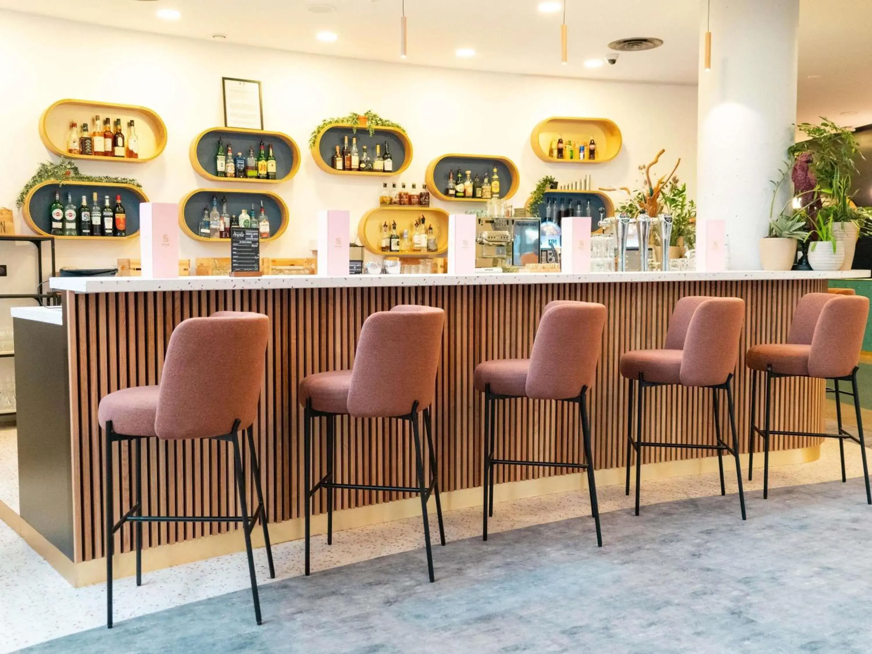 Property building in Mercure Paris Val de Fontenay Property building in Mercure Paris Val de Fontenay