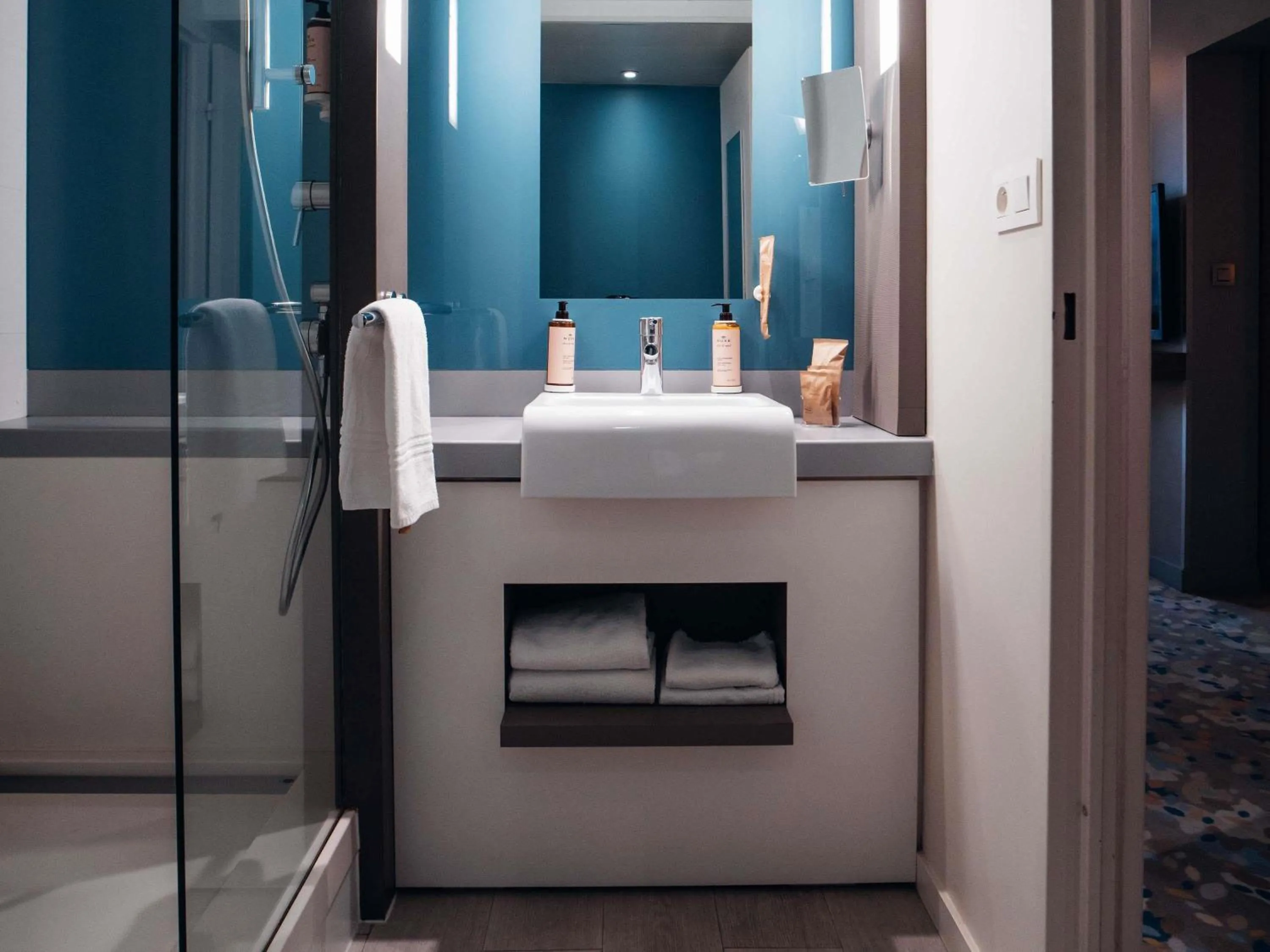 Bedroom in Mercure Paris Val de Fontenay