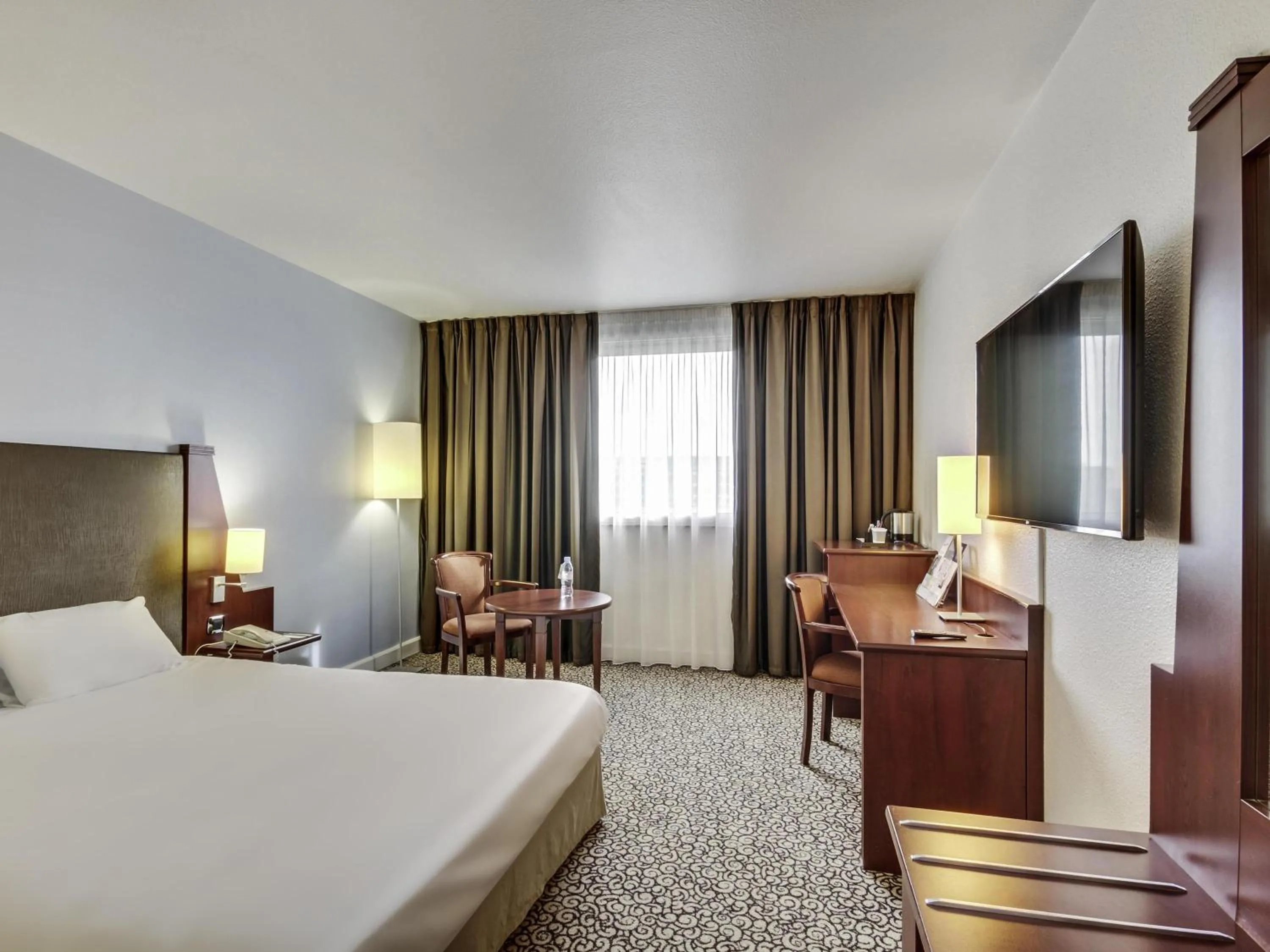 Bedroom, Bed in Mercure Paris Val de Fontenay