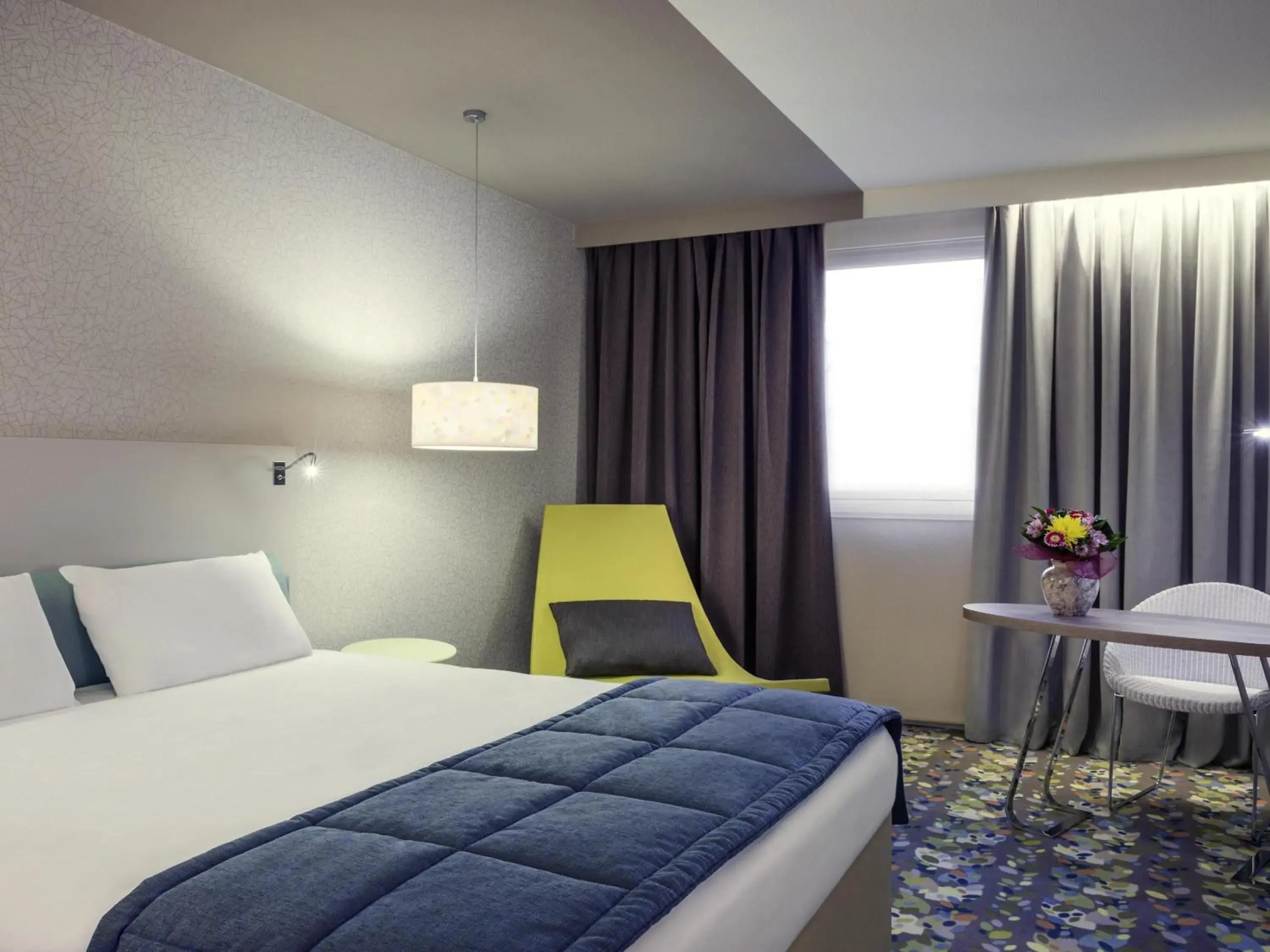 Bedroom, Bed in Mercure Paris Val de Fontenay Bedroom, Bed in Mercure Paris Val de Fontenay