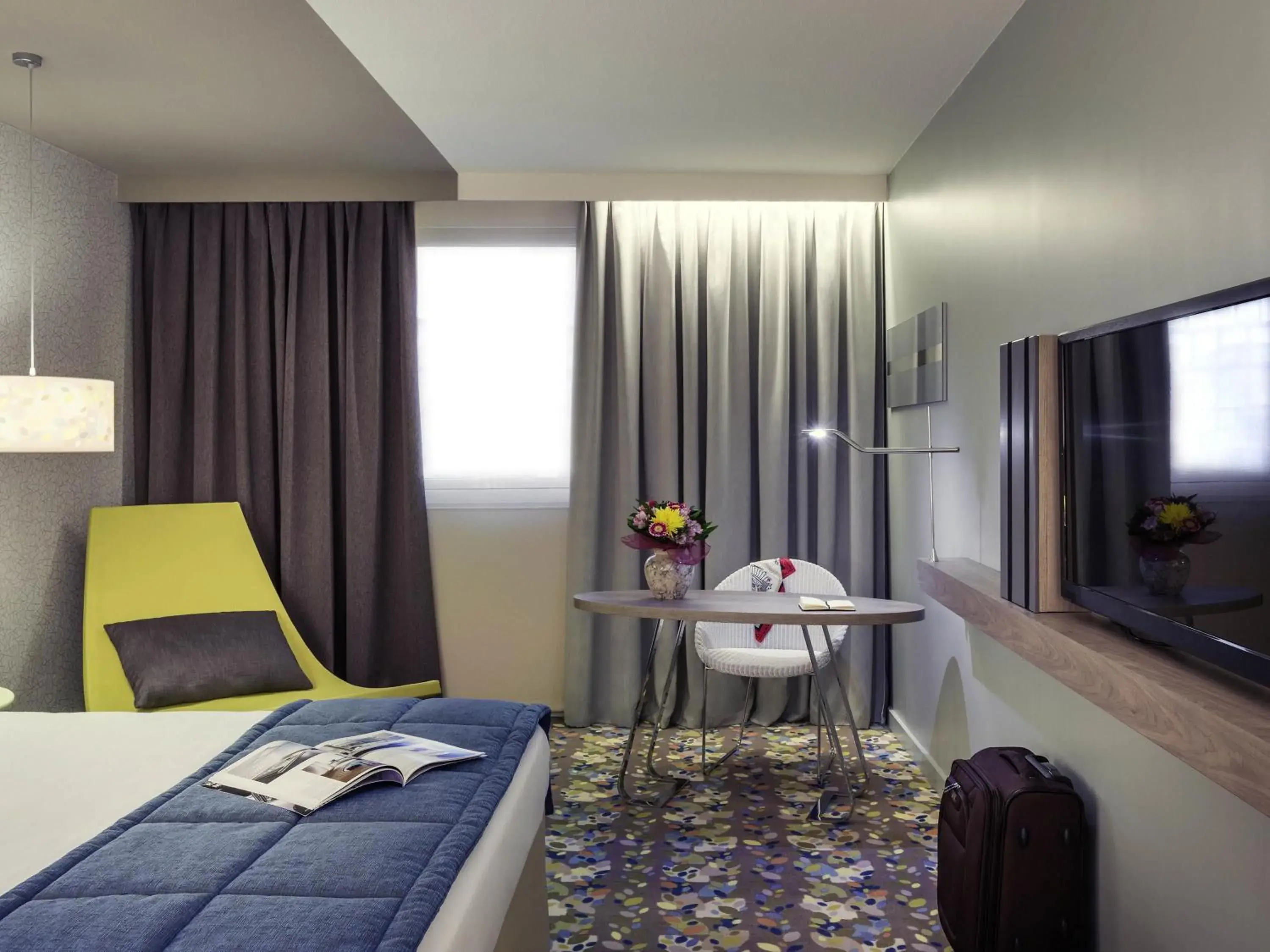 Bedroom, Bed in Mercure Paris Val de Fontenay Bedroom, Bed in Mercure Paris Val de Fontenay