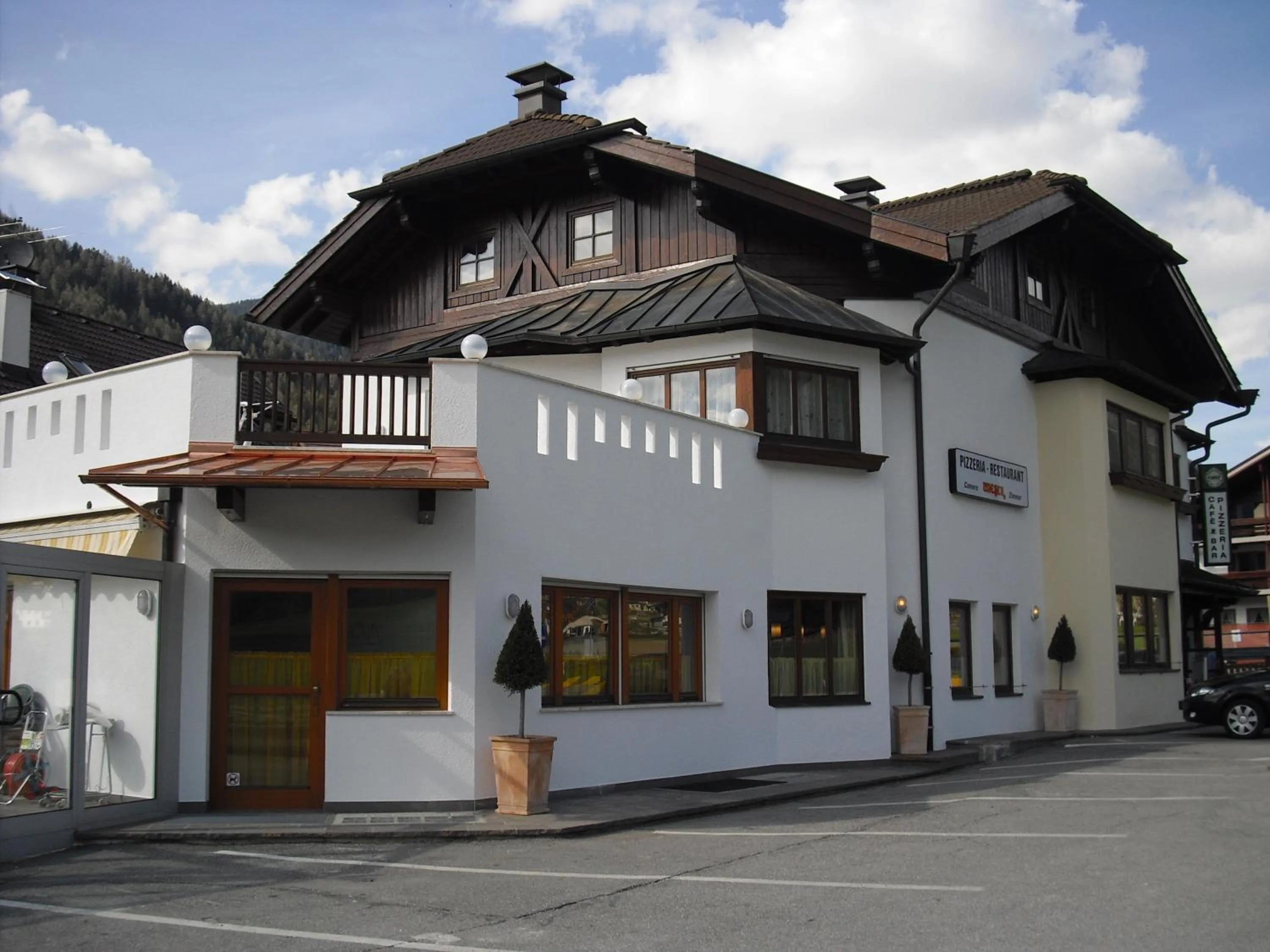 Property building in Pizzeria Restaurant Wieser