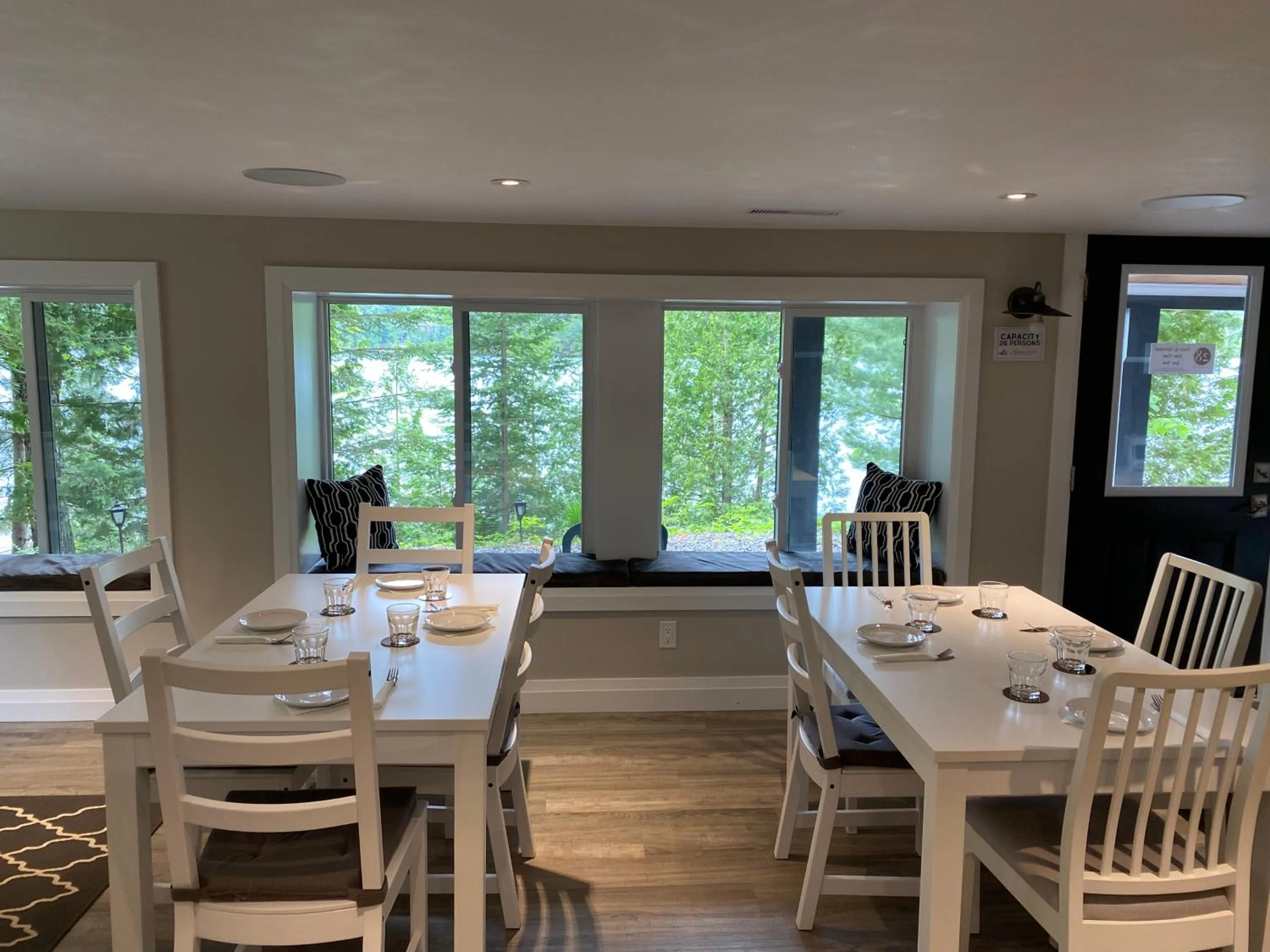 Restaurant/places to eat in Somerset Lakeside Resort