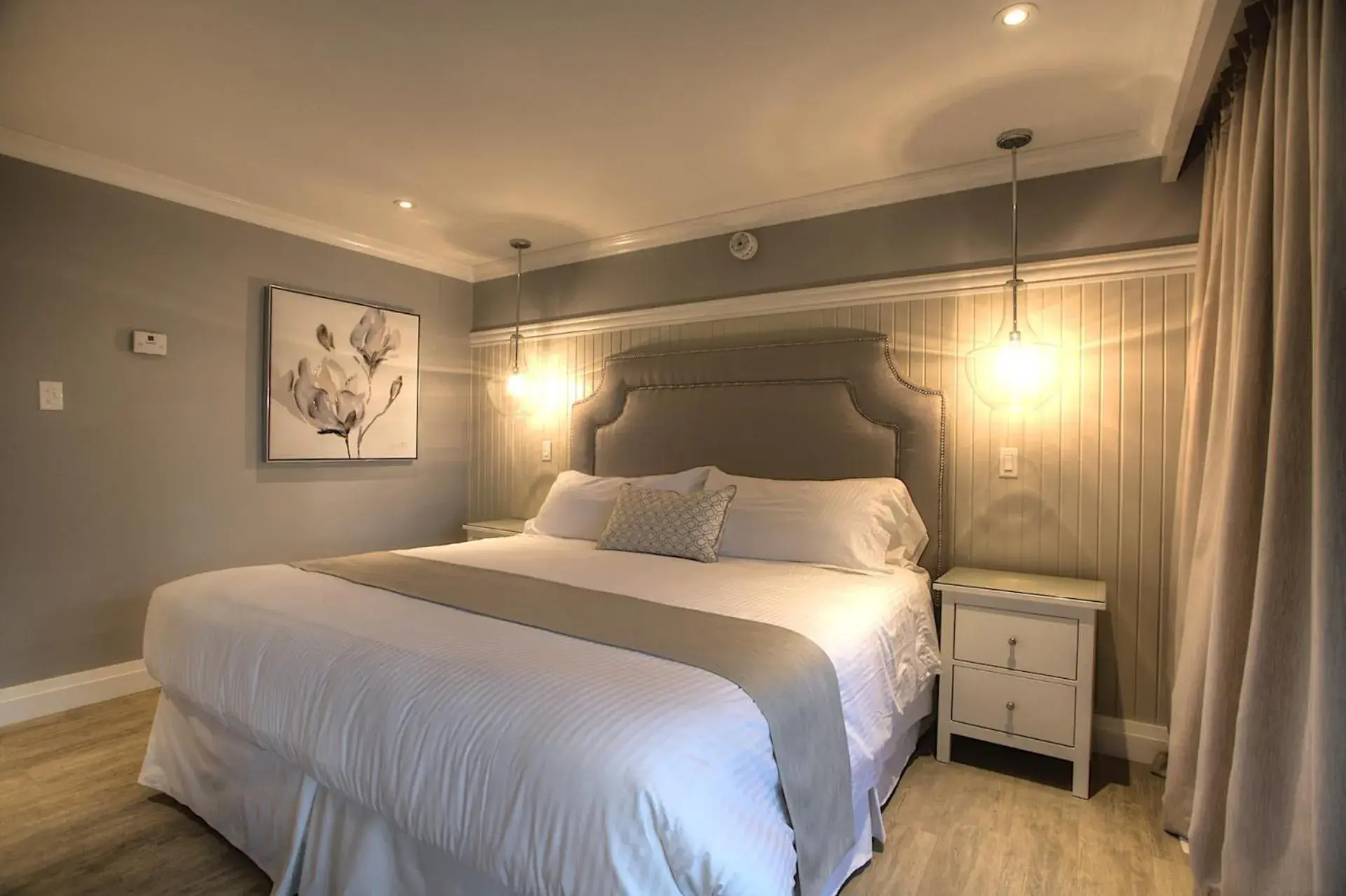 King Room with Lake View in Somerset Lakeside Resort King Room with Lake View in Somerset Lakeside Resort