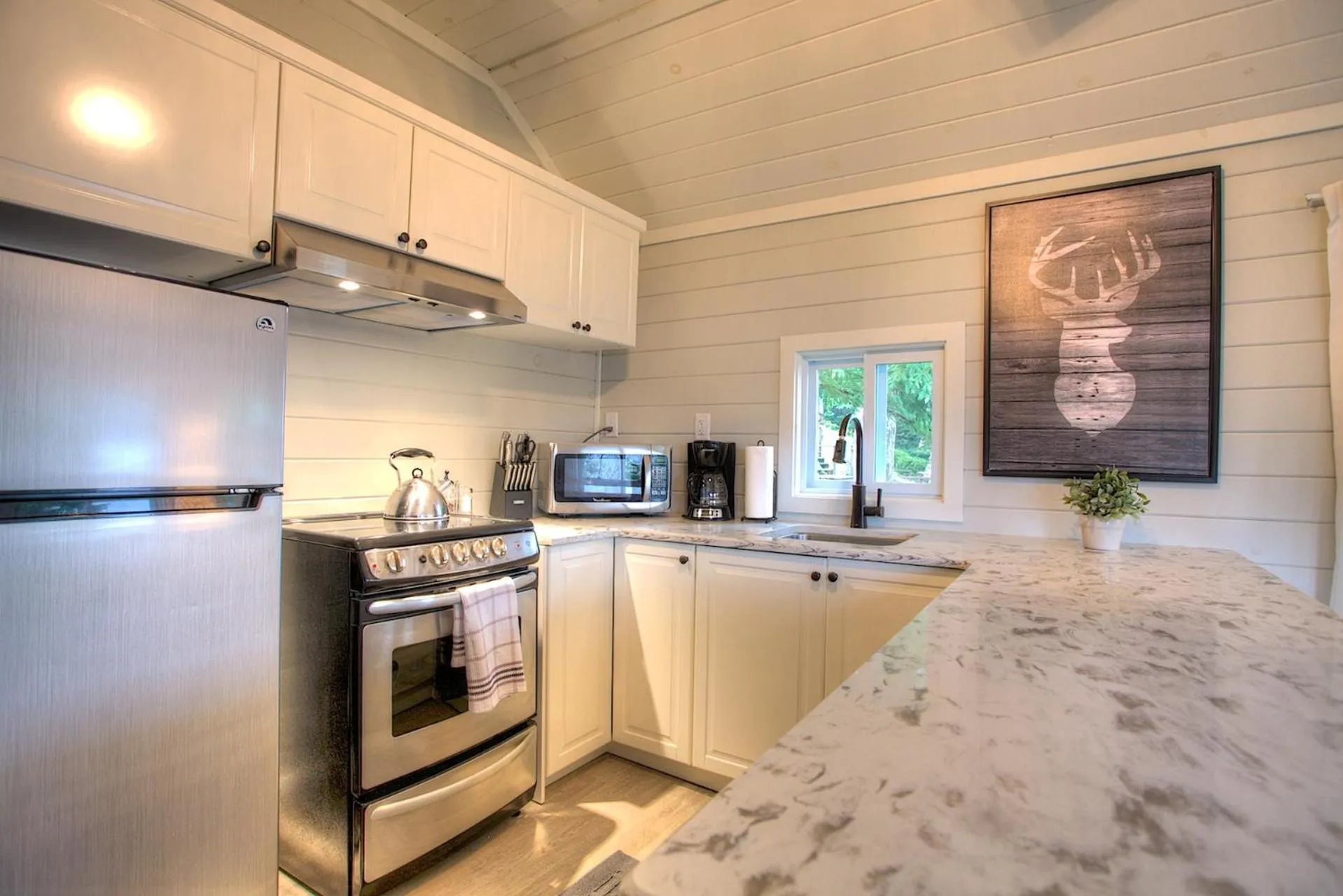 Kitchen or kitchenette in Somerset Lakeside Resort