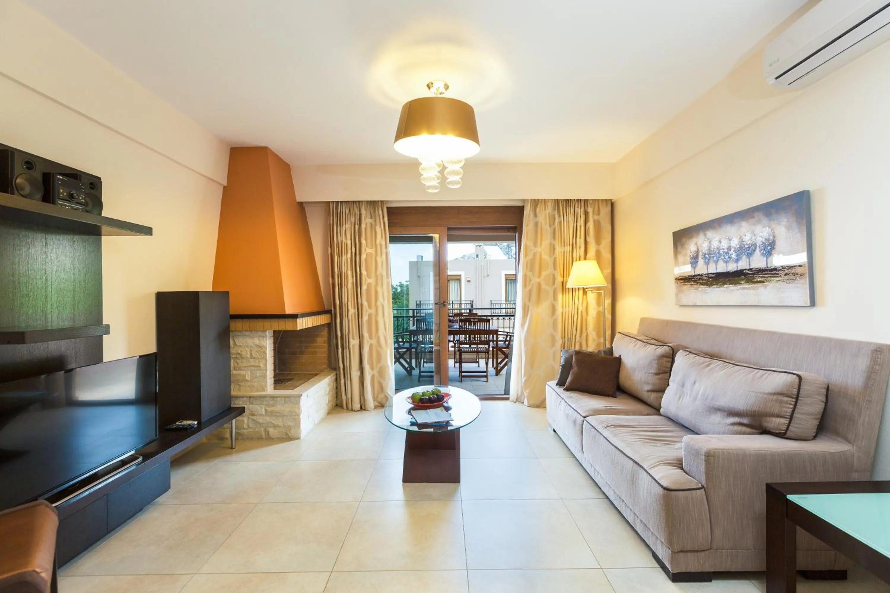 TV and multimedia in Pantheon Villas & Suites