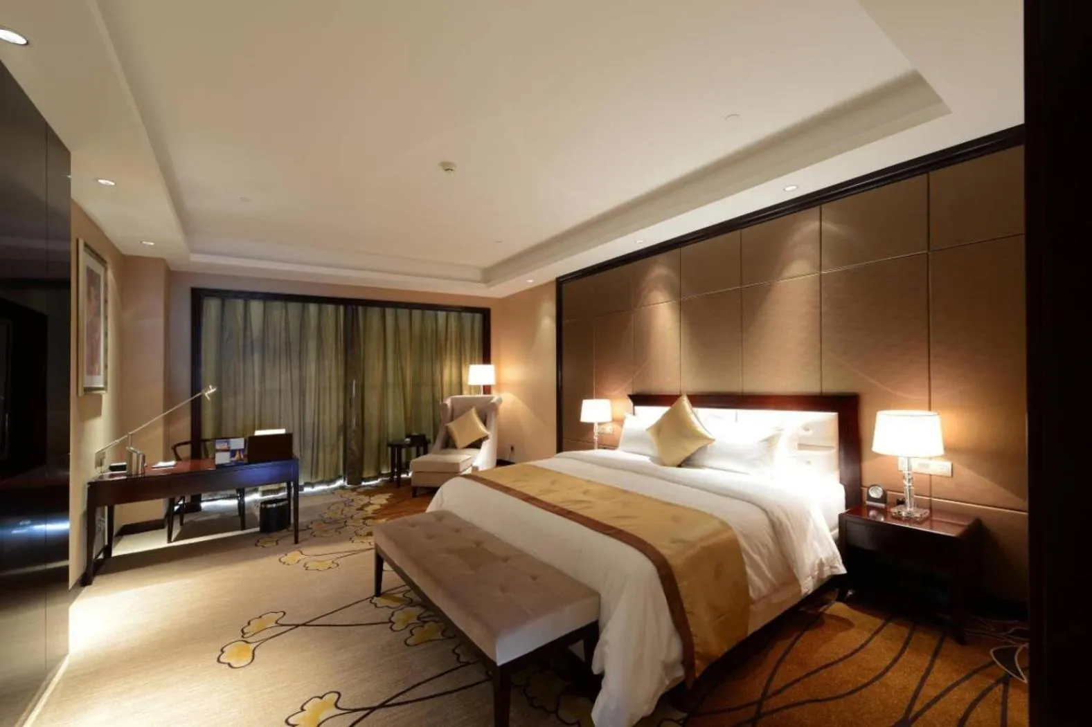 Bed in Jinling New Town Hotel Nanjing
