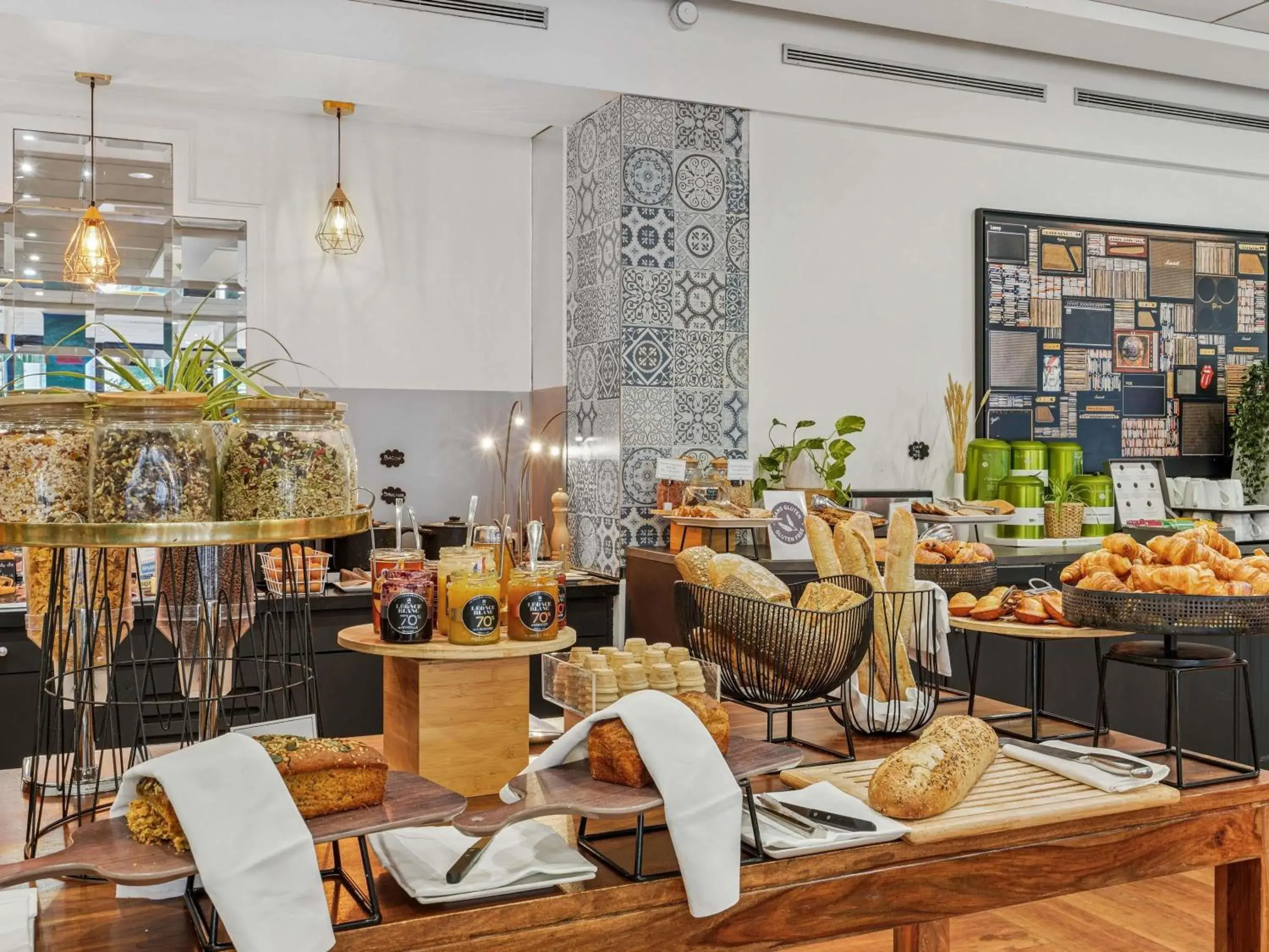 Restaurant/places to eat in Mercure Paris Porte d'Orleans Restaurant/places to eat in Mercure Paris Porte d'Orleans