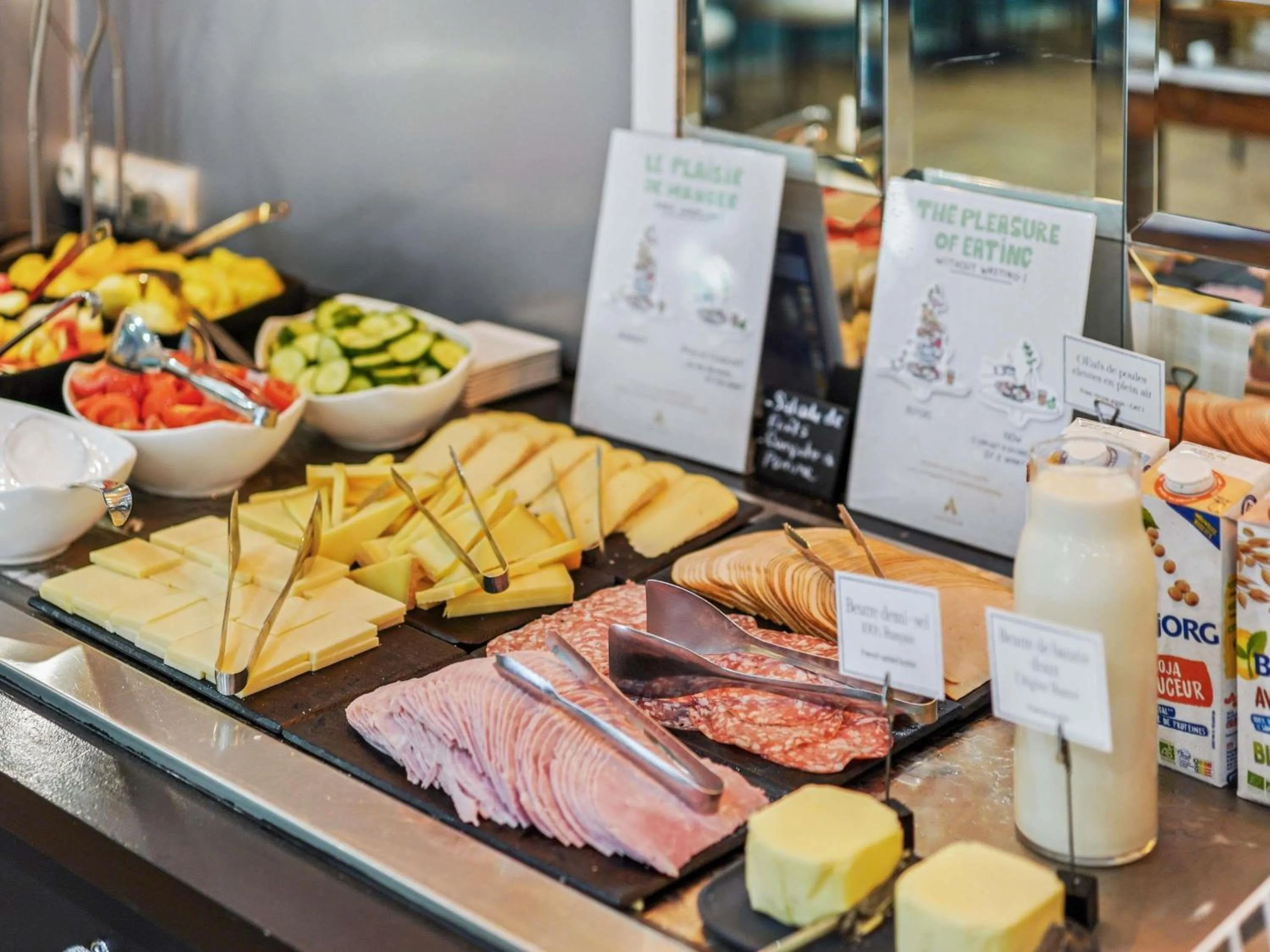 Breakfast in Mercure Paris Porte d'Orleans