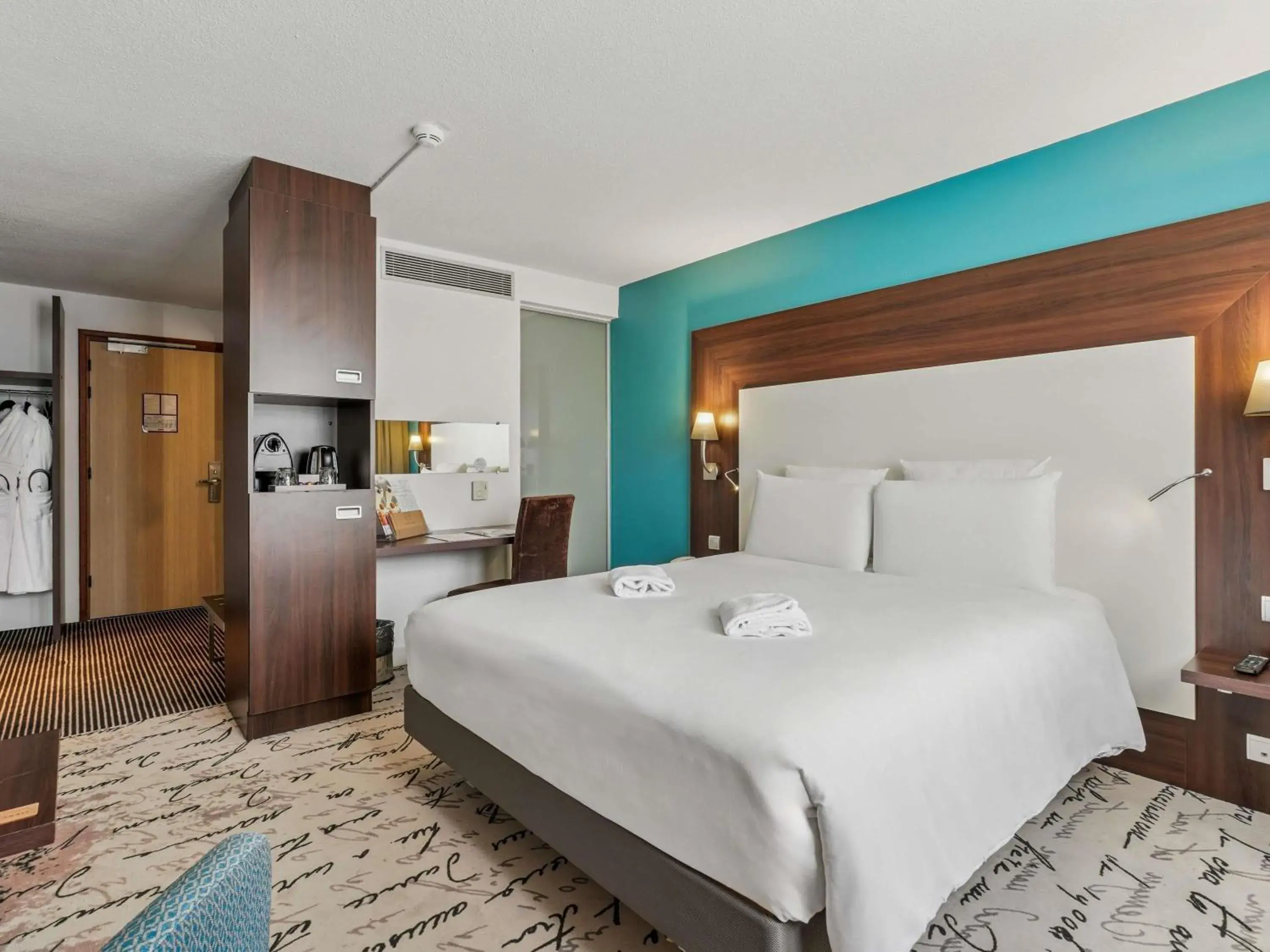 Privilege Room with 1 Double Bed in Mercure Paris Porte d'Orleans Privilege Room with 1 Double Bed in Mercure Paris Porte d'Orleans