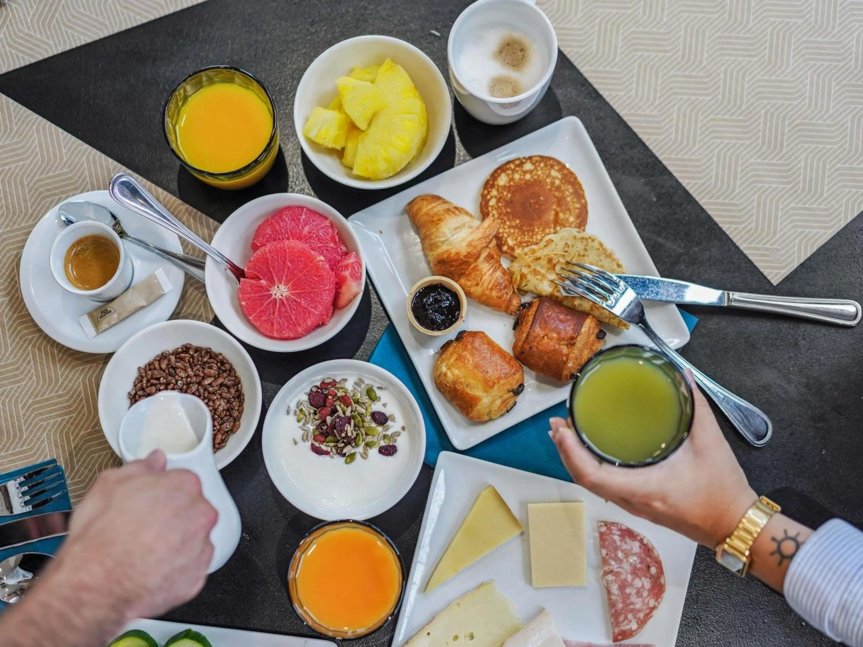 Breakfast in Mercure Paris Porte d'Orleans