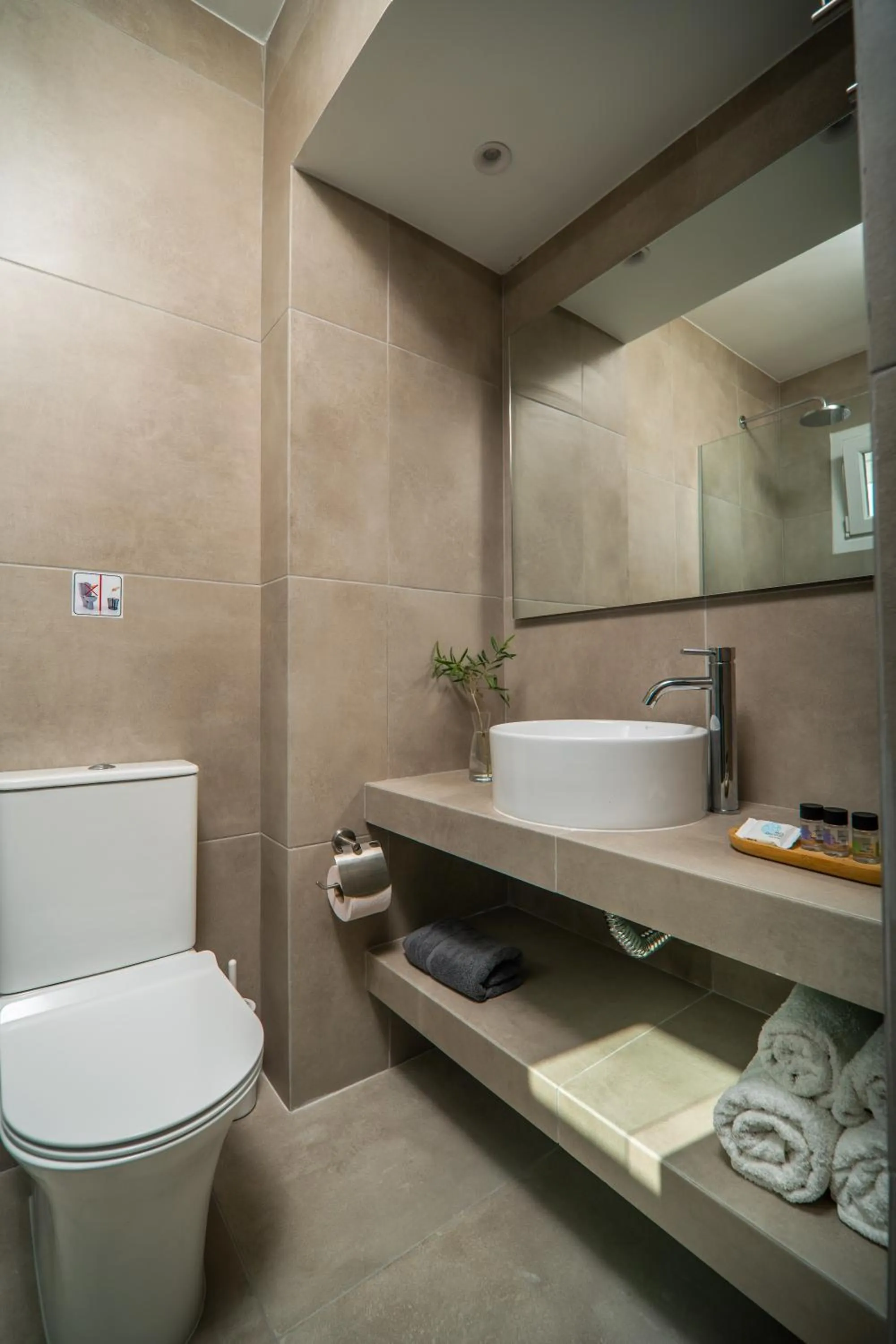 Toilet in Fata Morgana Studios & Apartments