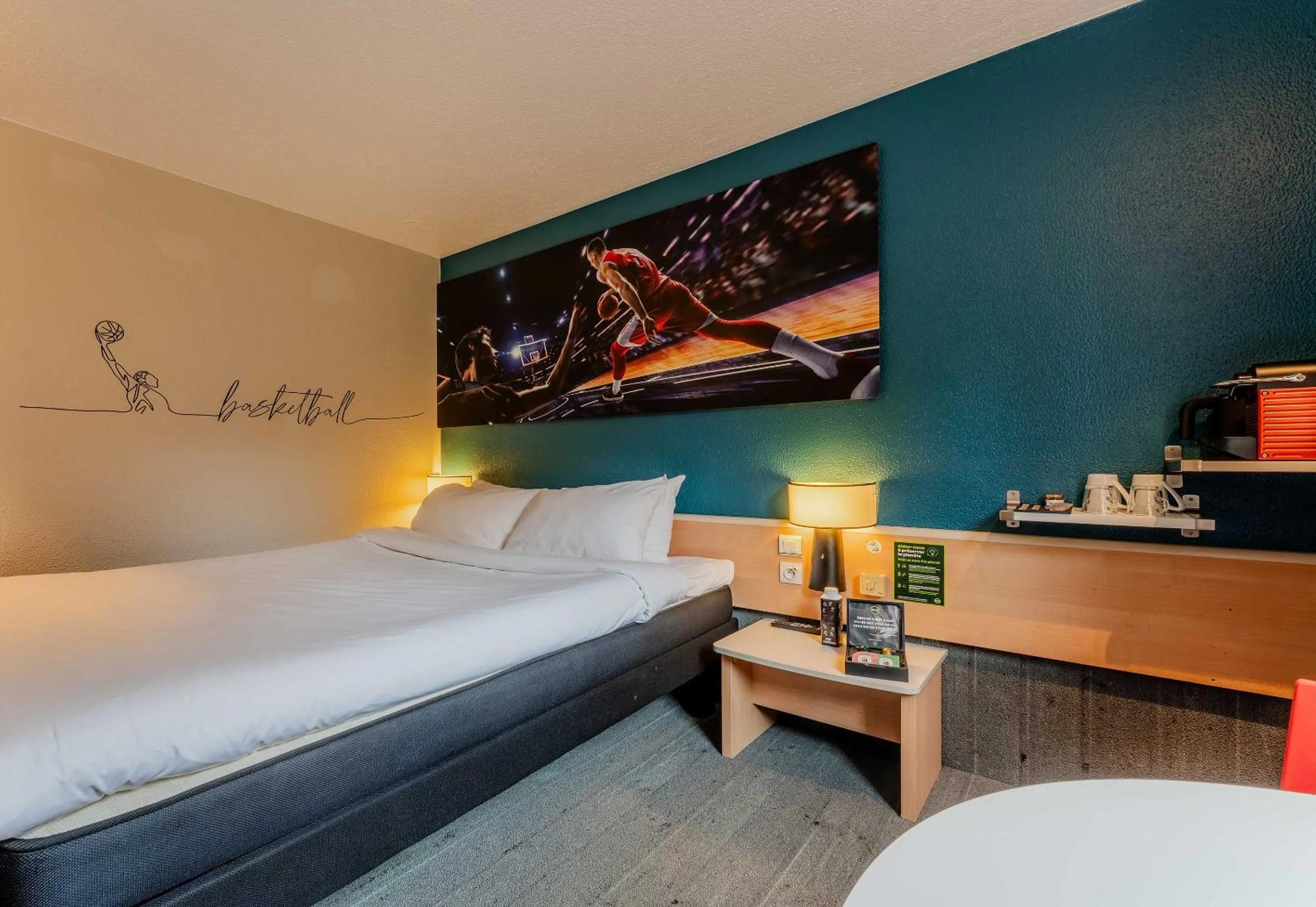 Bedroom, Bed in B&B HOTEL Lille Villeneuve d'Ascq Grand Stade