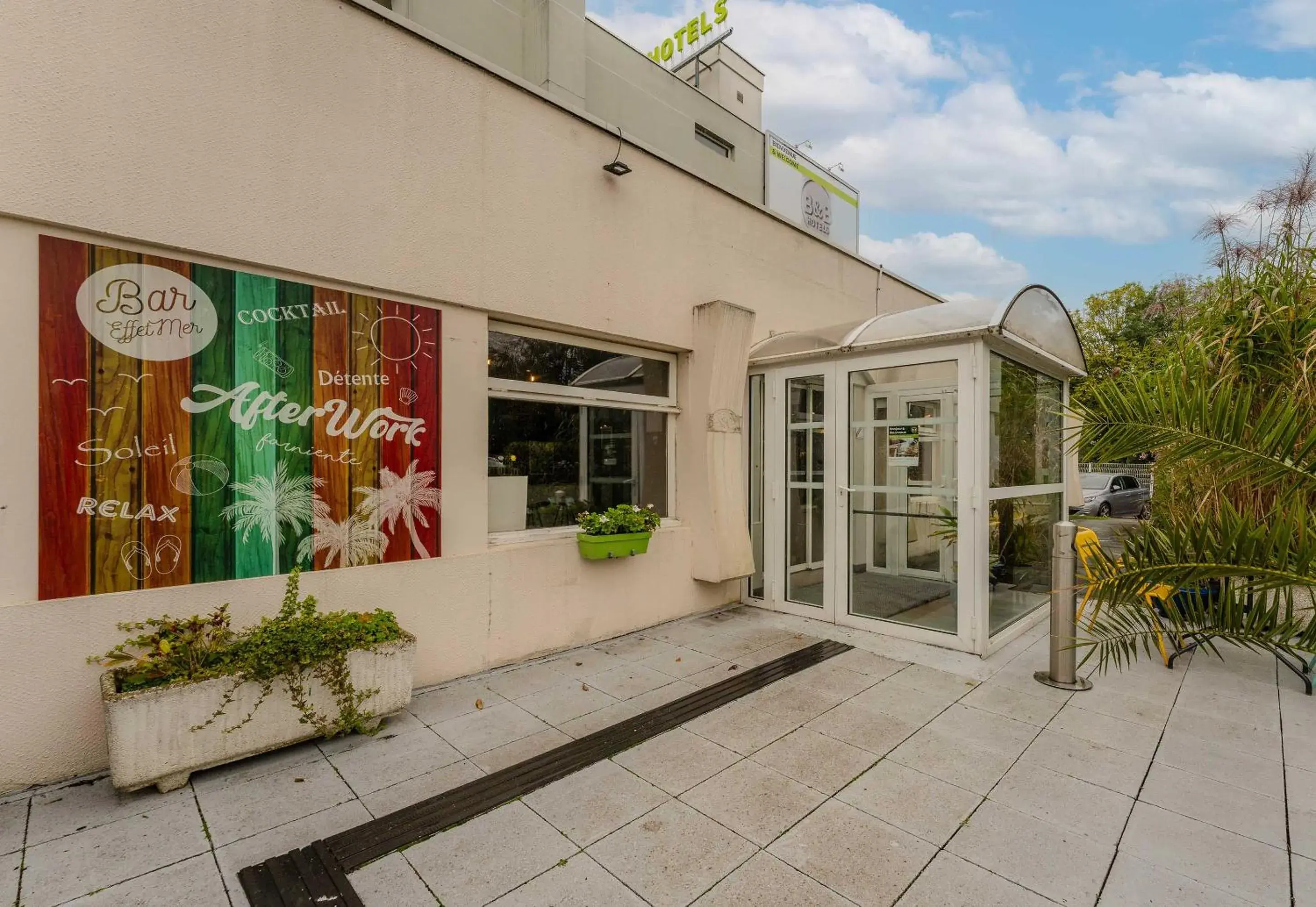 Facade/entrance in B&B HOTEL Lille Villeneuve d'Ascq Grand Stade Facade/entrance in B&B HOTEL Lille Villeneuve d'Ascq Grand Stade