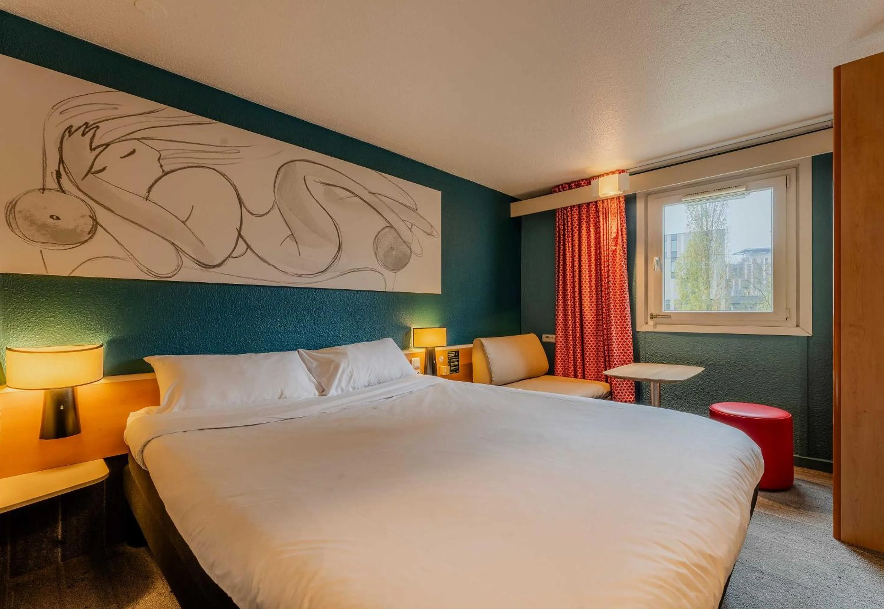 Bedroom, Bed in B&B HOTEL Lille Villeneuve d'Ascq Grand Stade