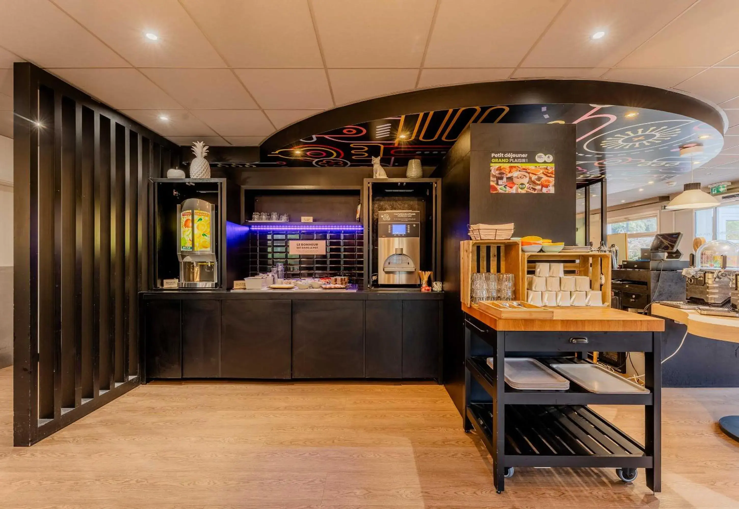 Buffet breakfast in B&B HOTEL Lille Villeneuve d'Ascq Grand Stade Buffet breakfast in B&B HOTEL Lille Villeneuve d'Ascq Grand Stade