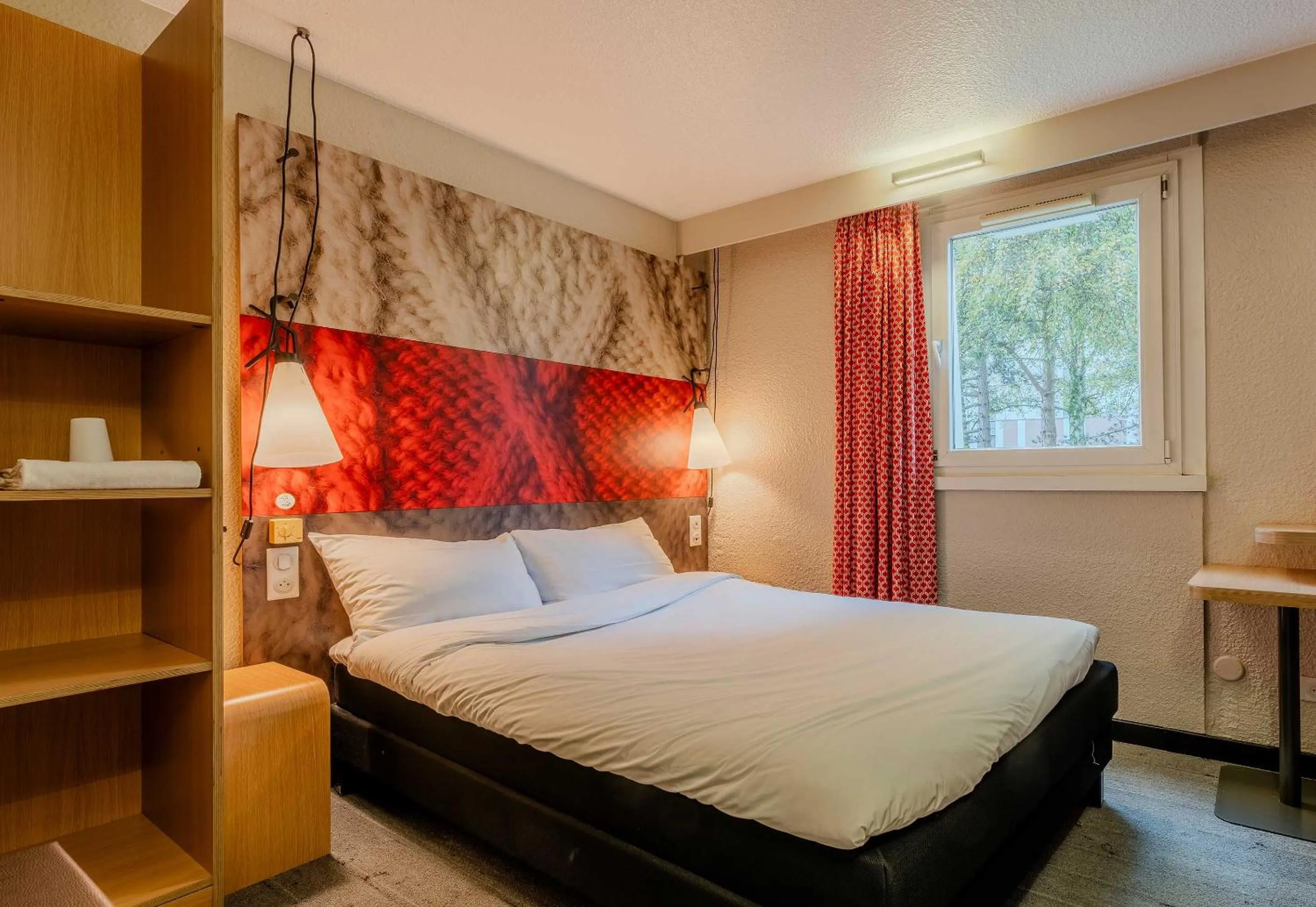 Bedroom, Bed in B&B HOTEL Lille Villeneuve d'Ascq Grand Stade