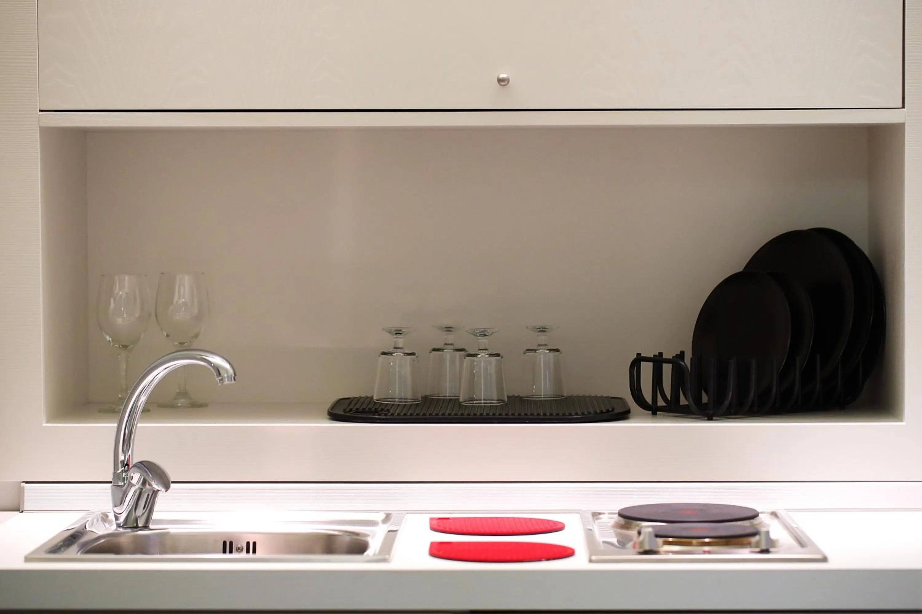 Kitchen or kitchenette in NearHome Smart Suites Guest House