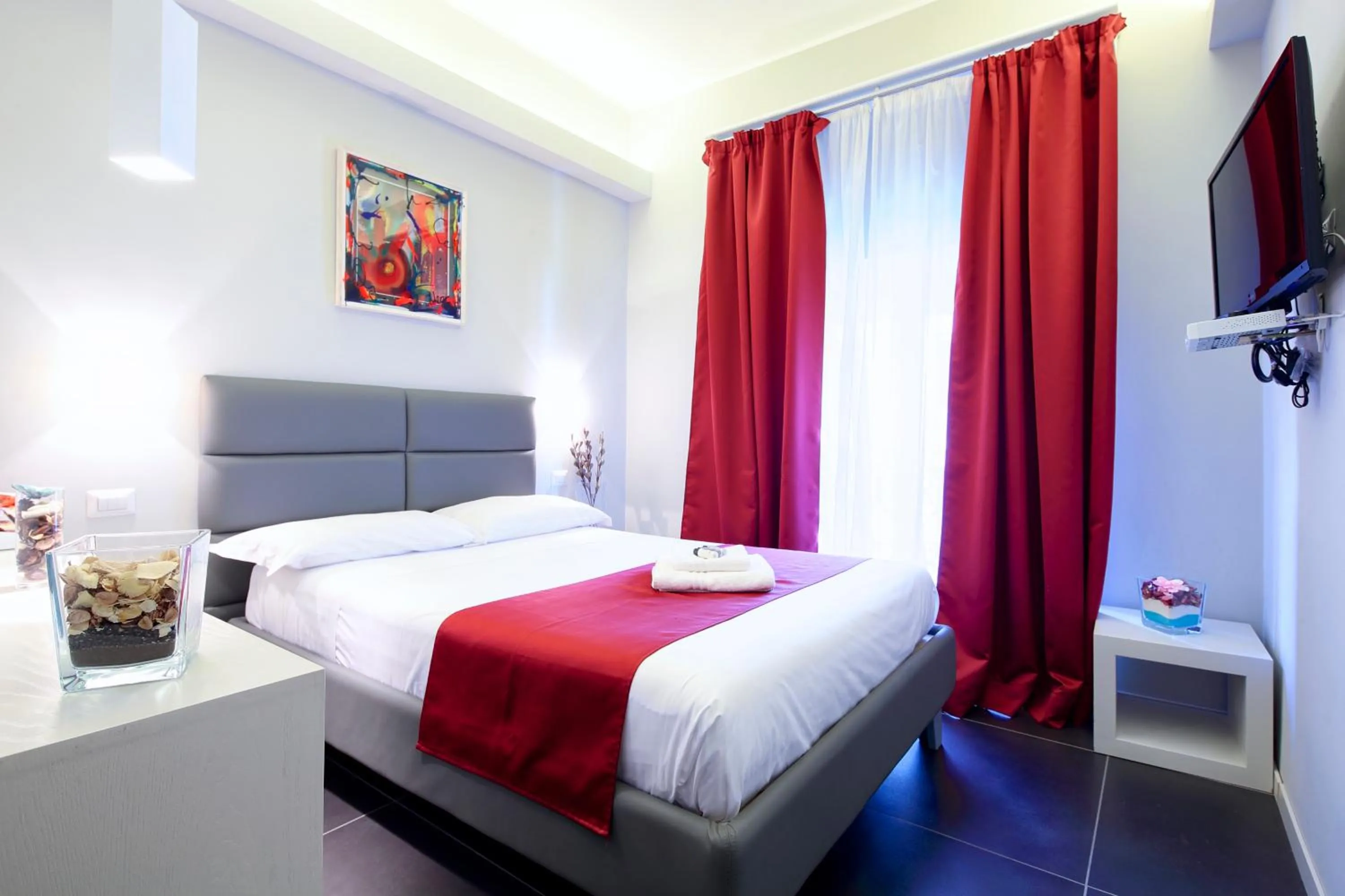 Bed in NearHome Smart Suites Guest House