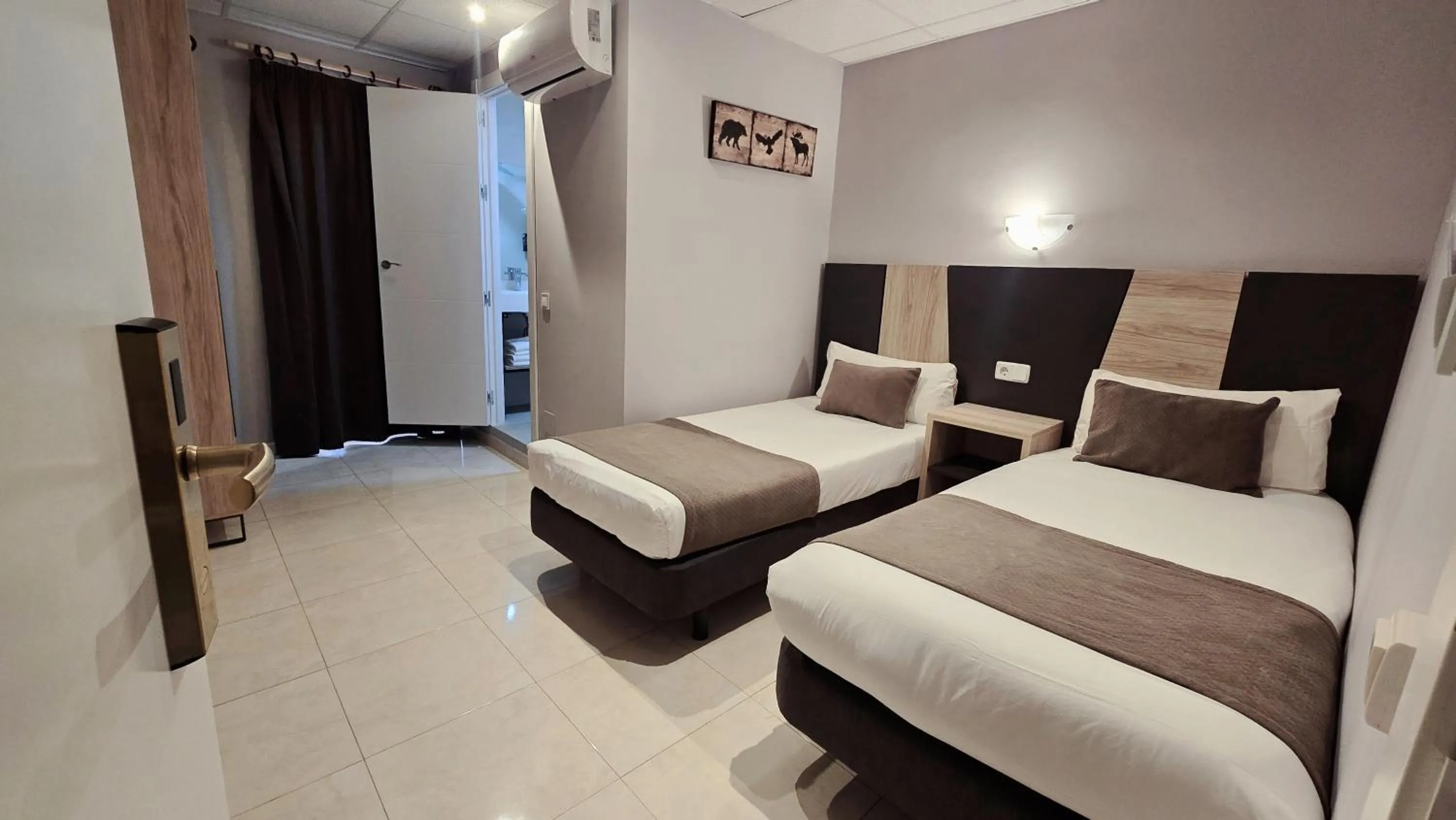 Bedroom, Bed in Q-Royal Skylounge