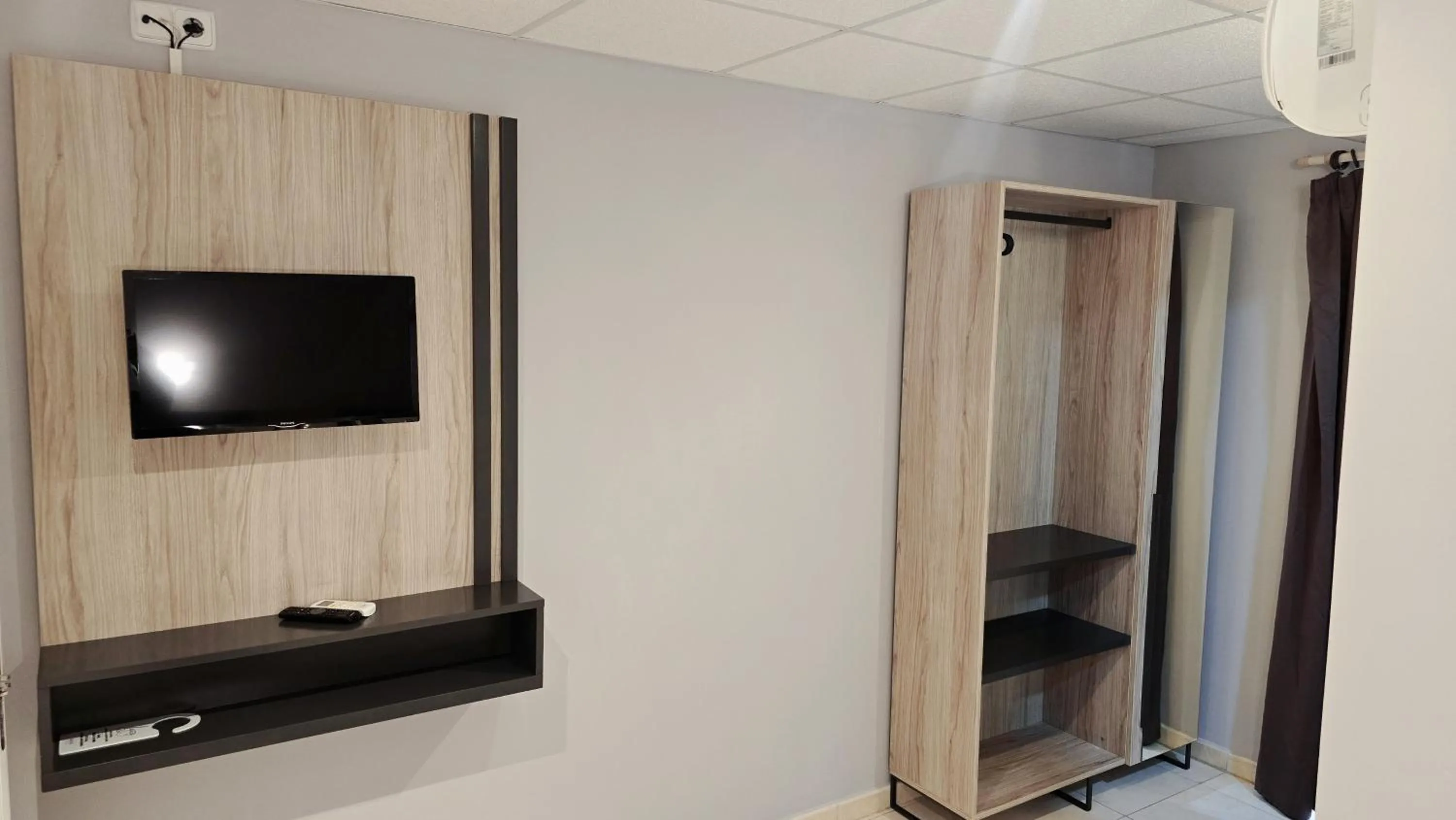 TV and multimedia in Q-Royal Skylounge
