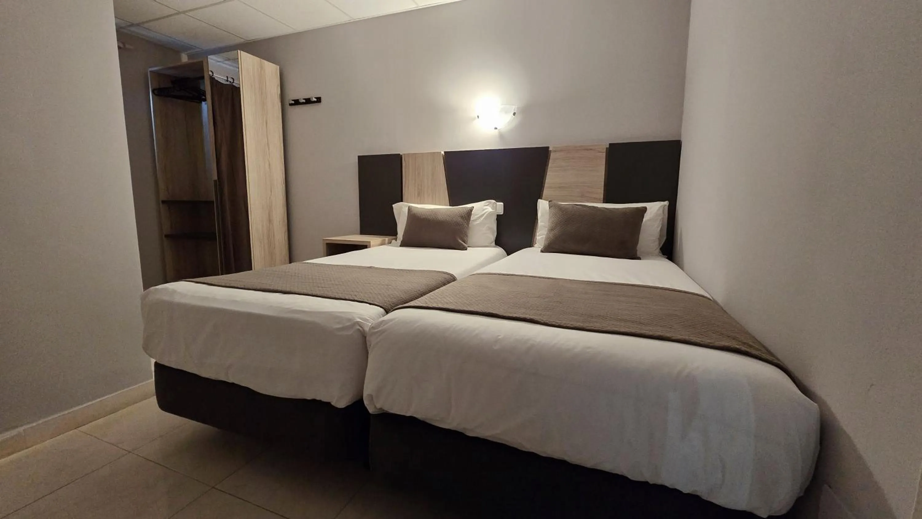 Bedroom, Bed in Q-Royal Skylounge
