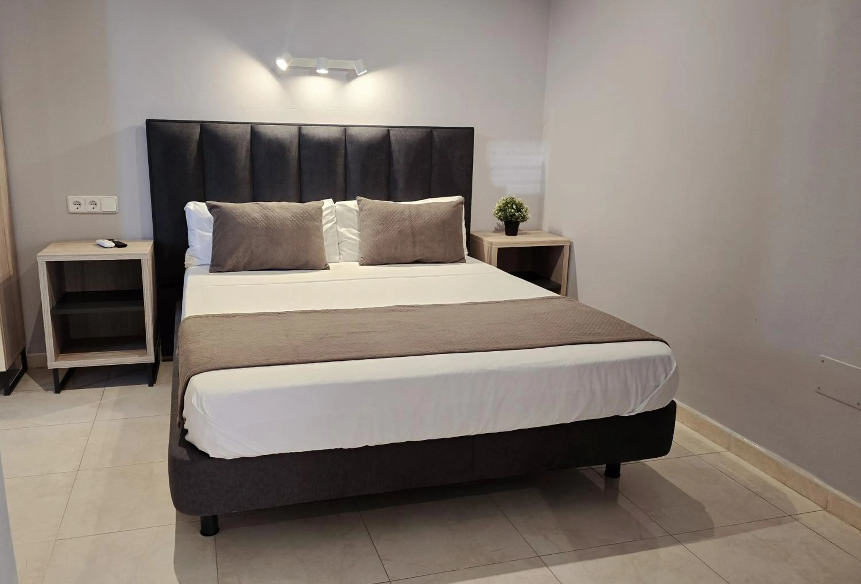 Bedroom, Bed in Q-Royal Skylounge