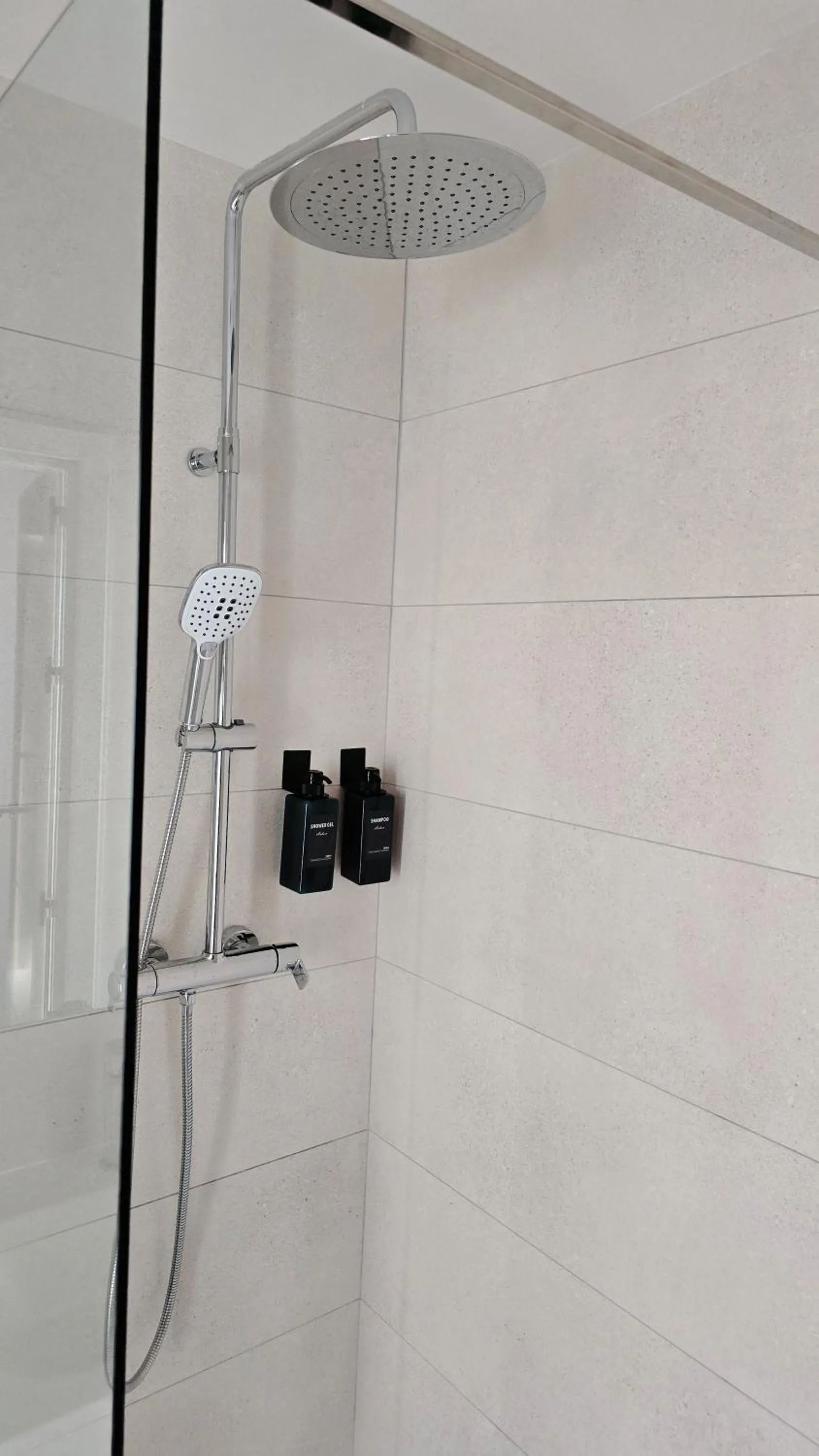 Shower in Q-Royal Skylounge