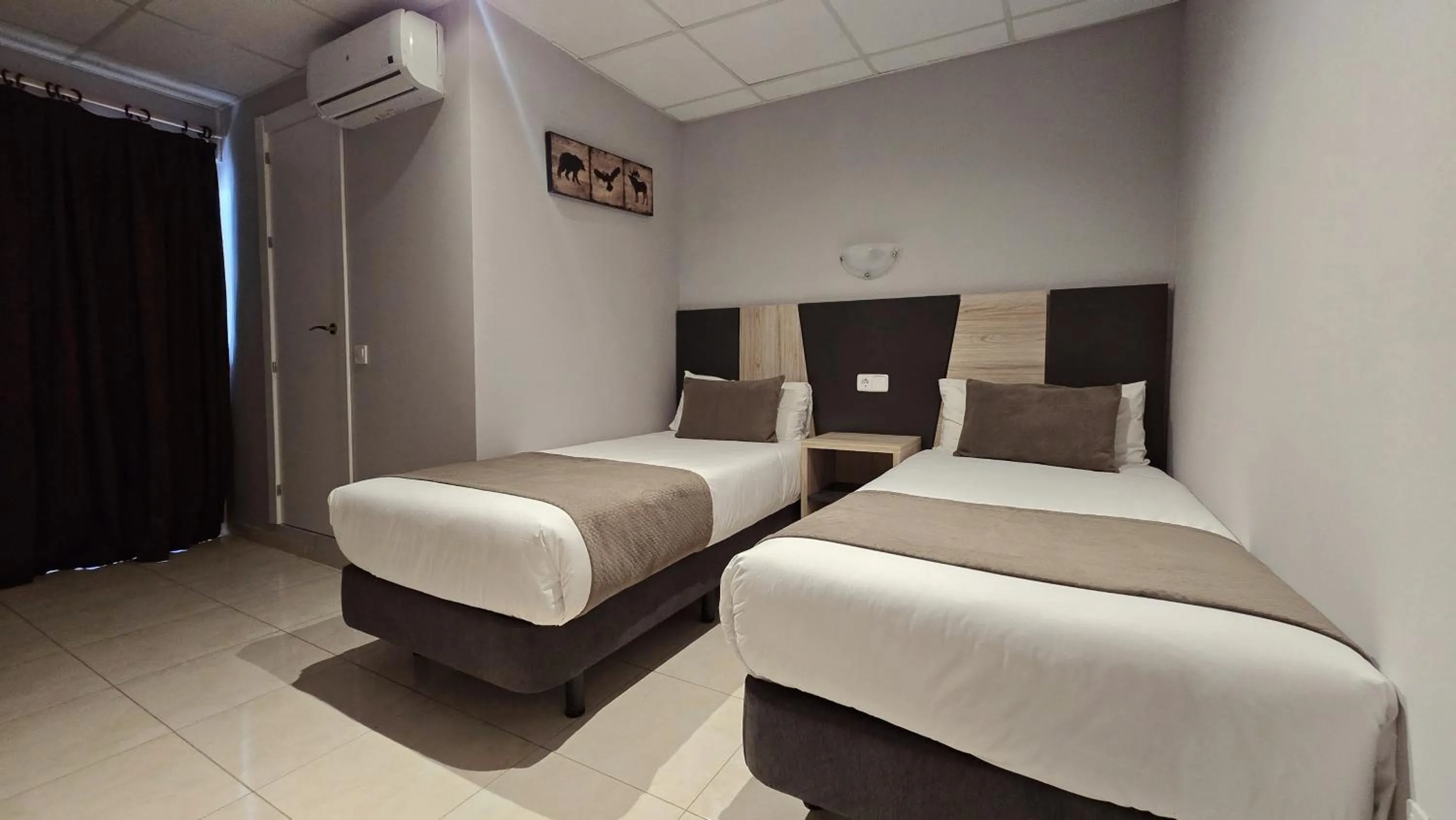 Bedroom, Bed in Q-Royal Skylounge