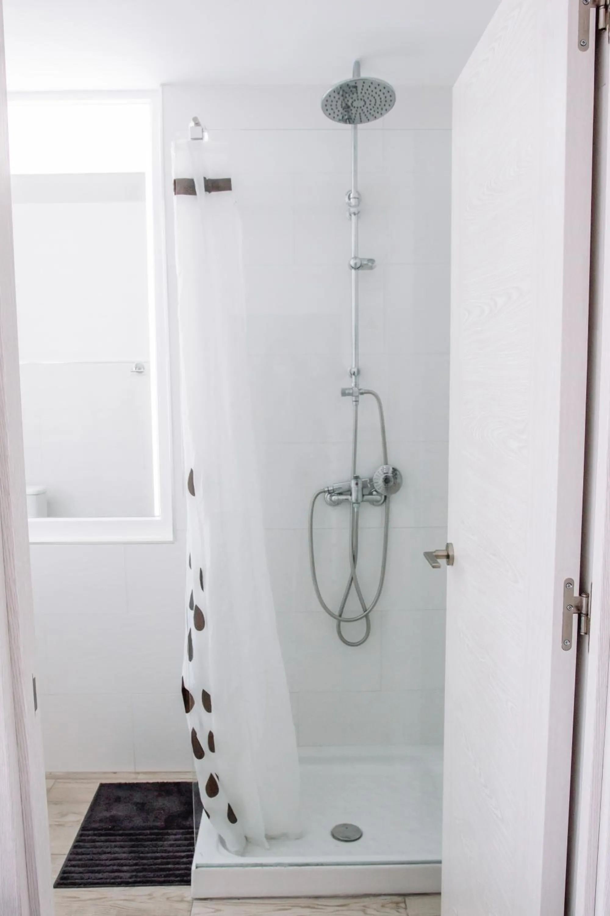 Shower in Q-Royal Skylounge