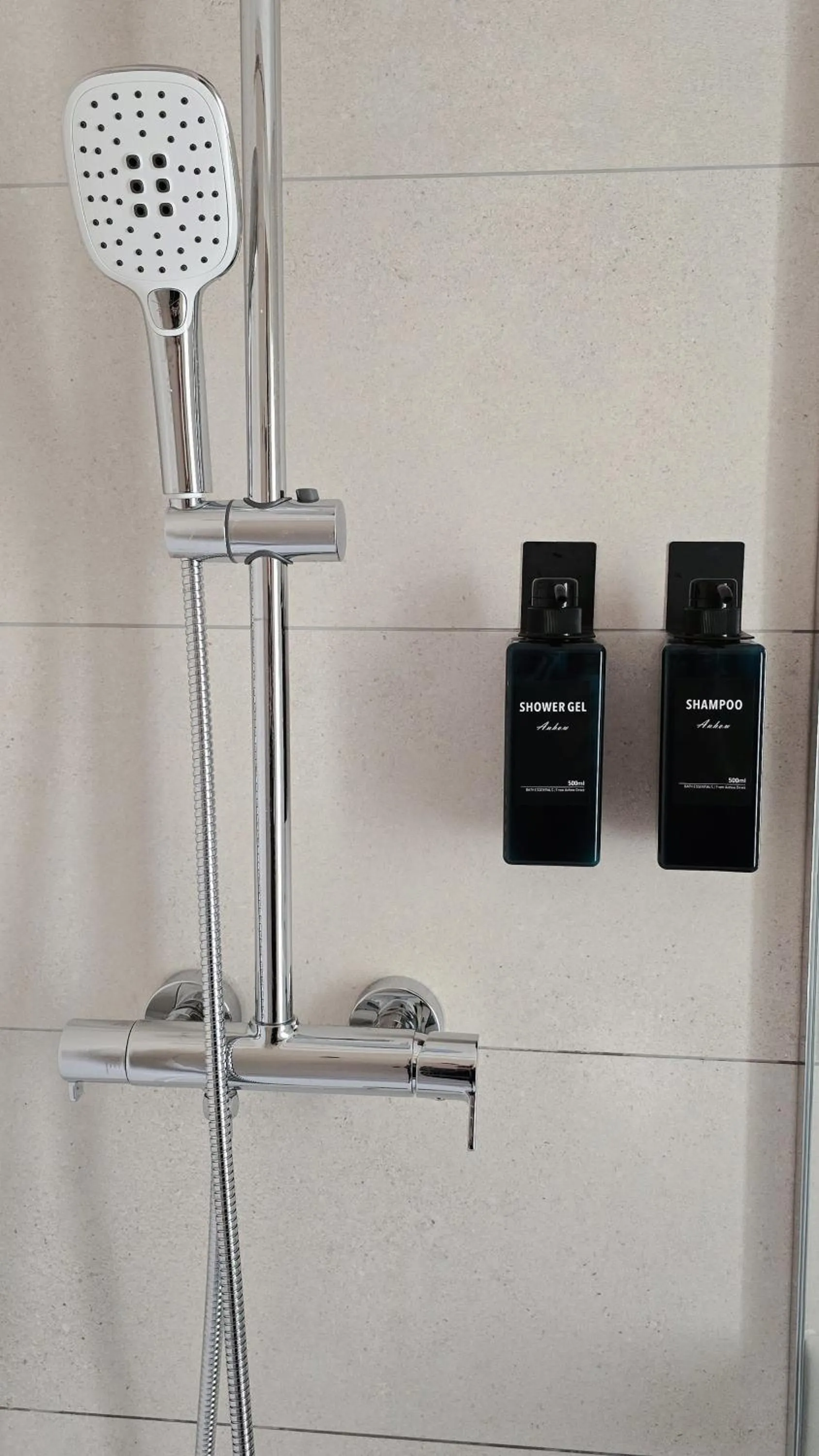 Shower in Q-Royal Skylounge