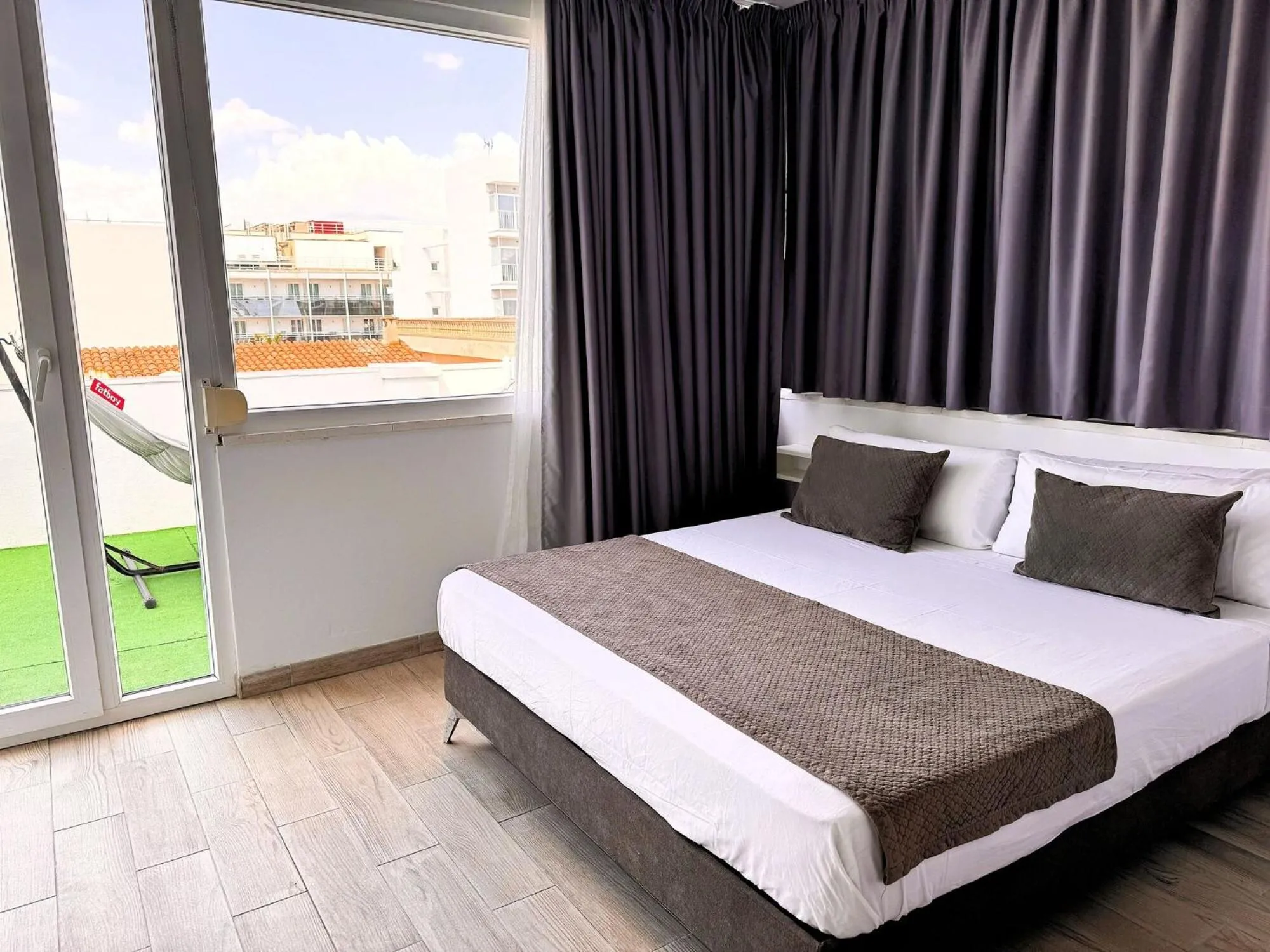 Bed in Q-Royal Skylounge