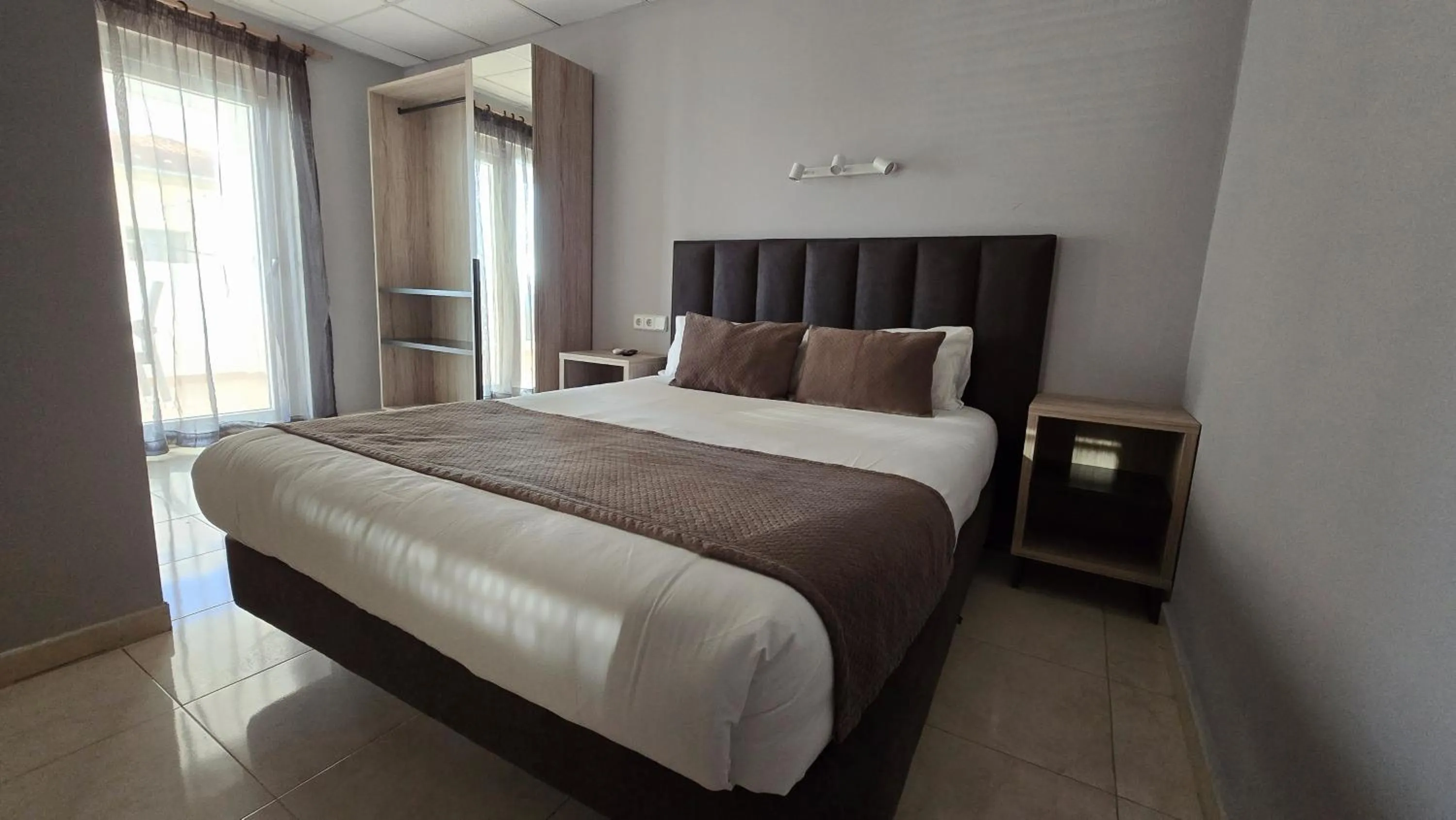 Bedroom, Bed in Q-Royal Skylounge