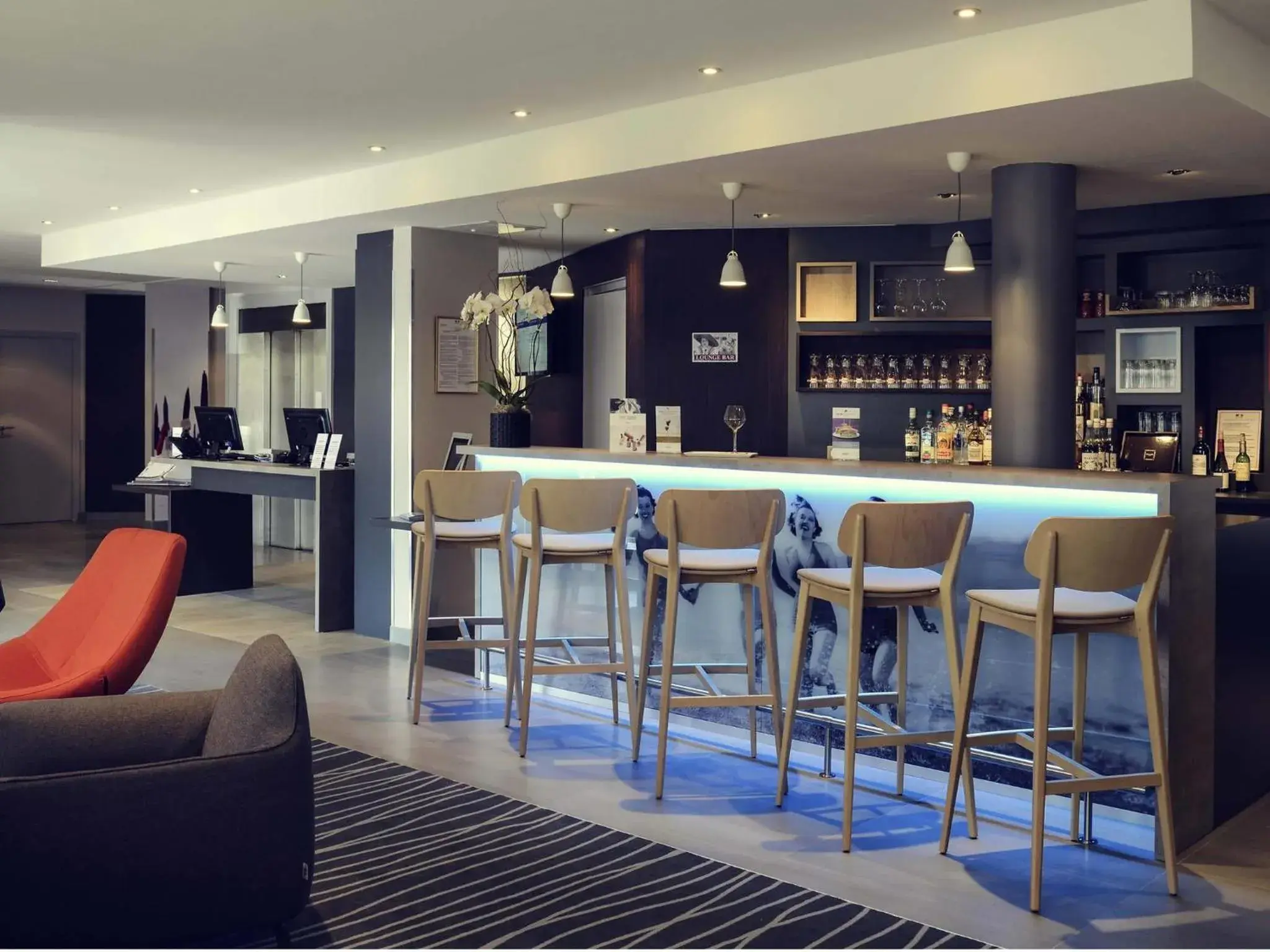 Lounge or bar in Mercure Honfleur Lounge or bar in Mercure Honfleur