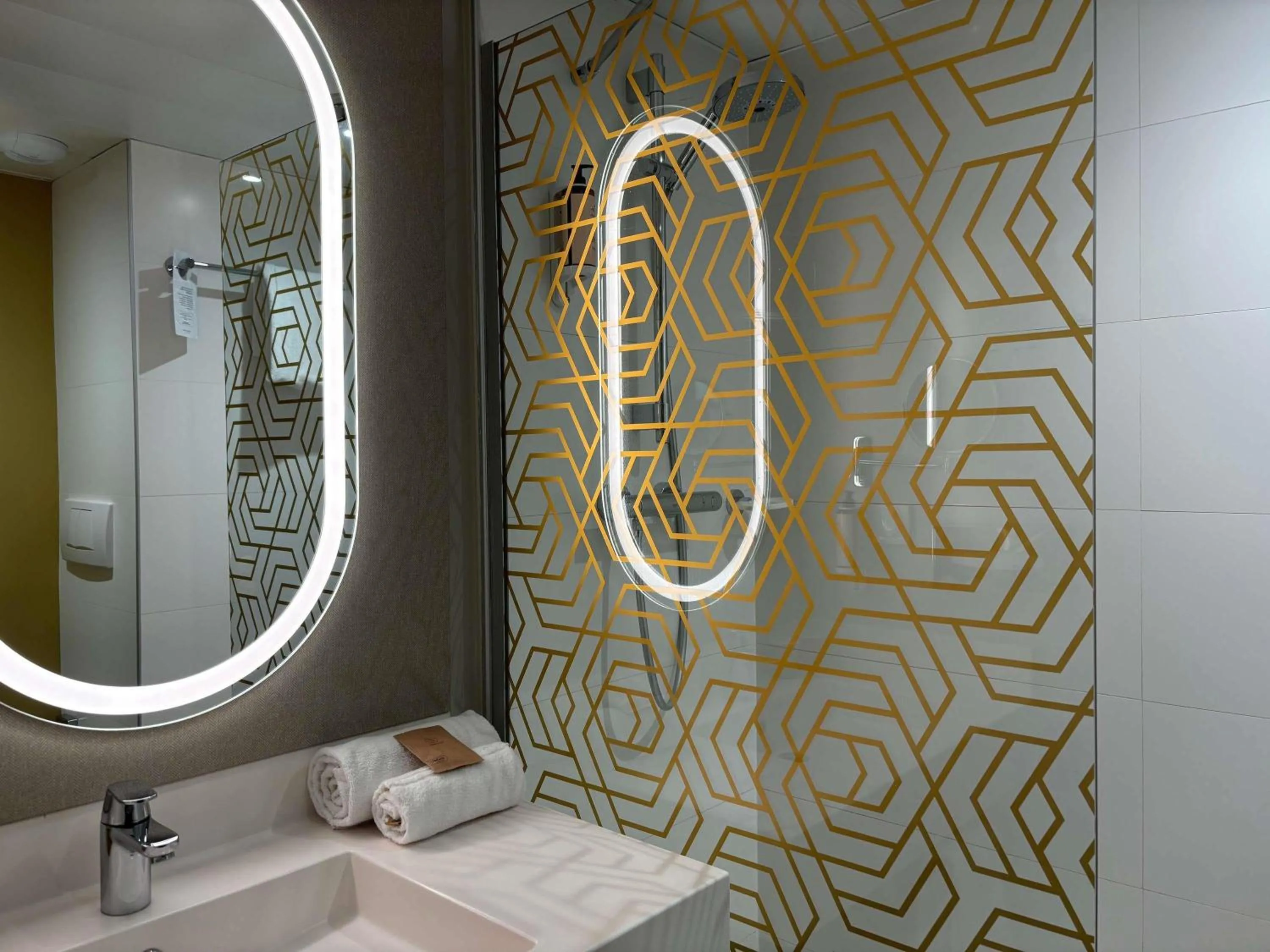 Bedroom in Mercure Honfleur