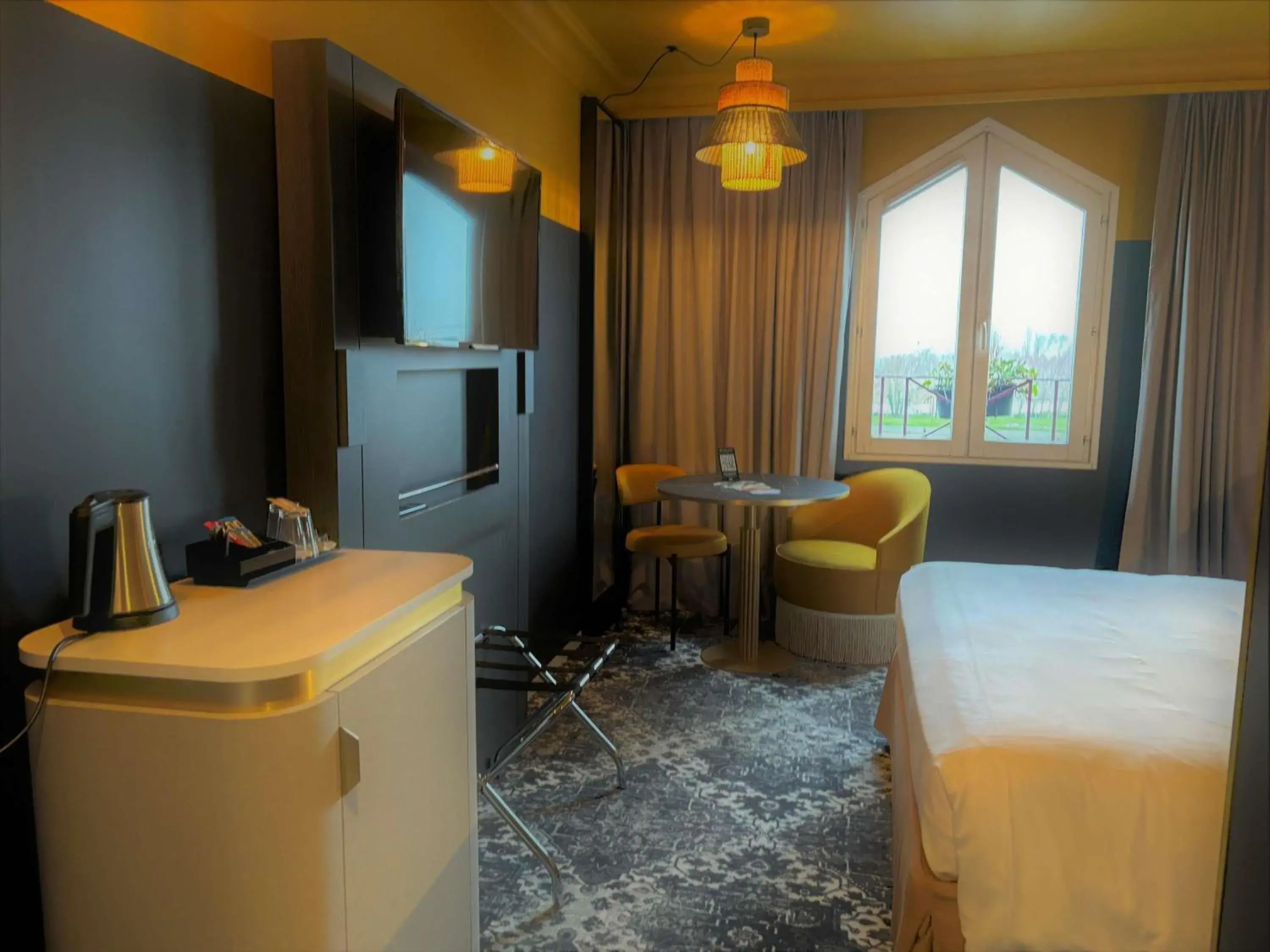 Bedroom, Bed in Mercure Honfleur Bedroom, Bed in Mercure Honfleur