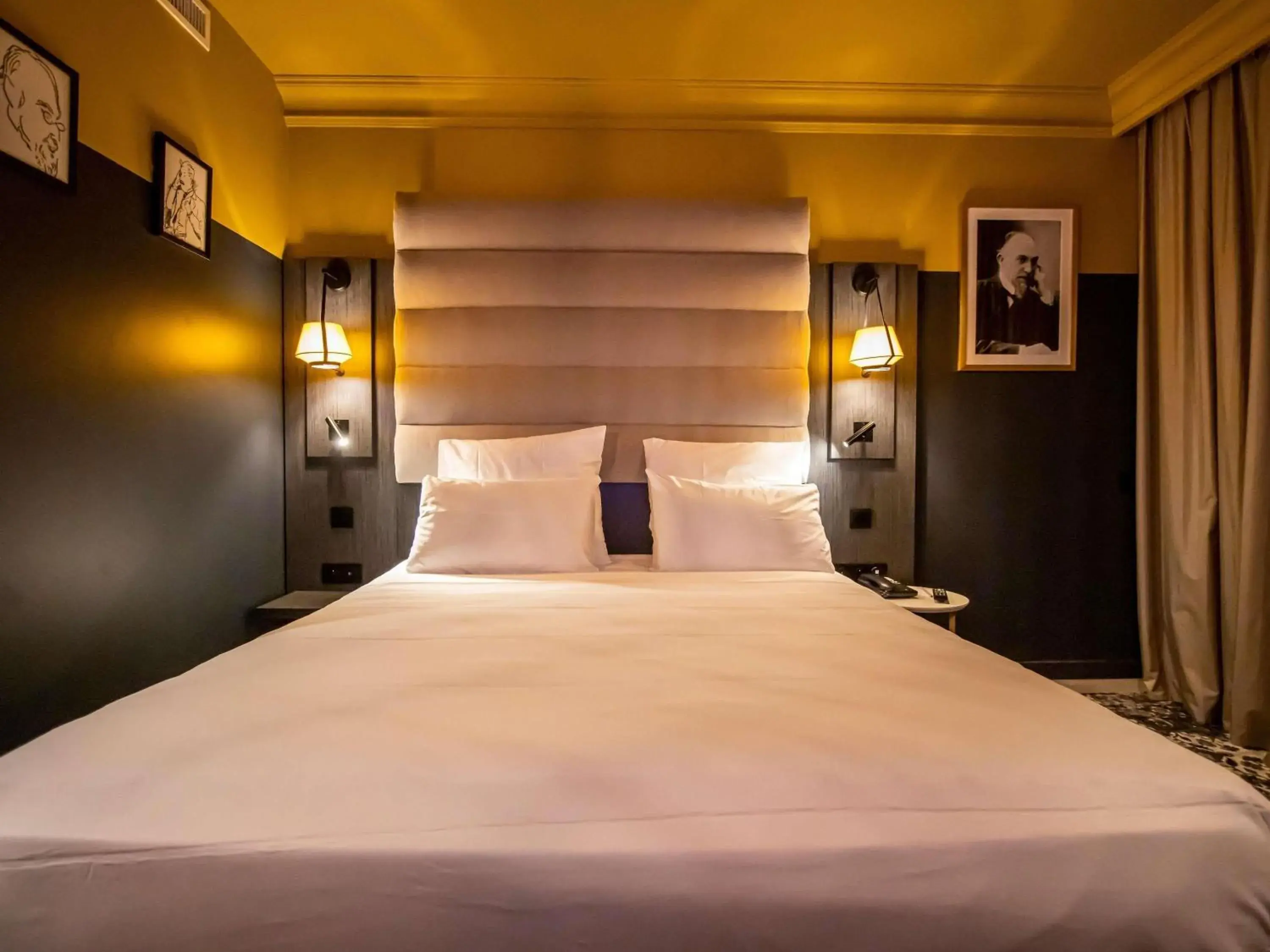 Bedroom, Bed in Mercure Honfleur Bedroom, Bed in Mercure Honfleur