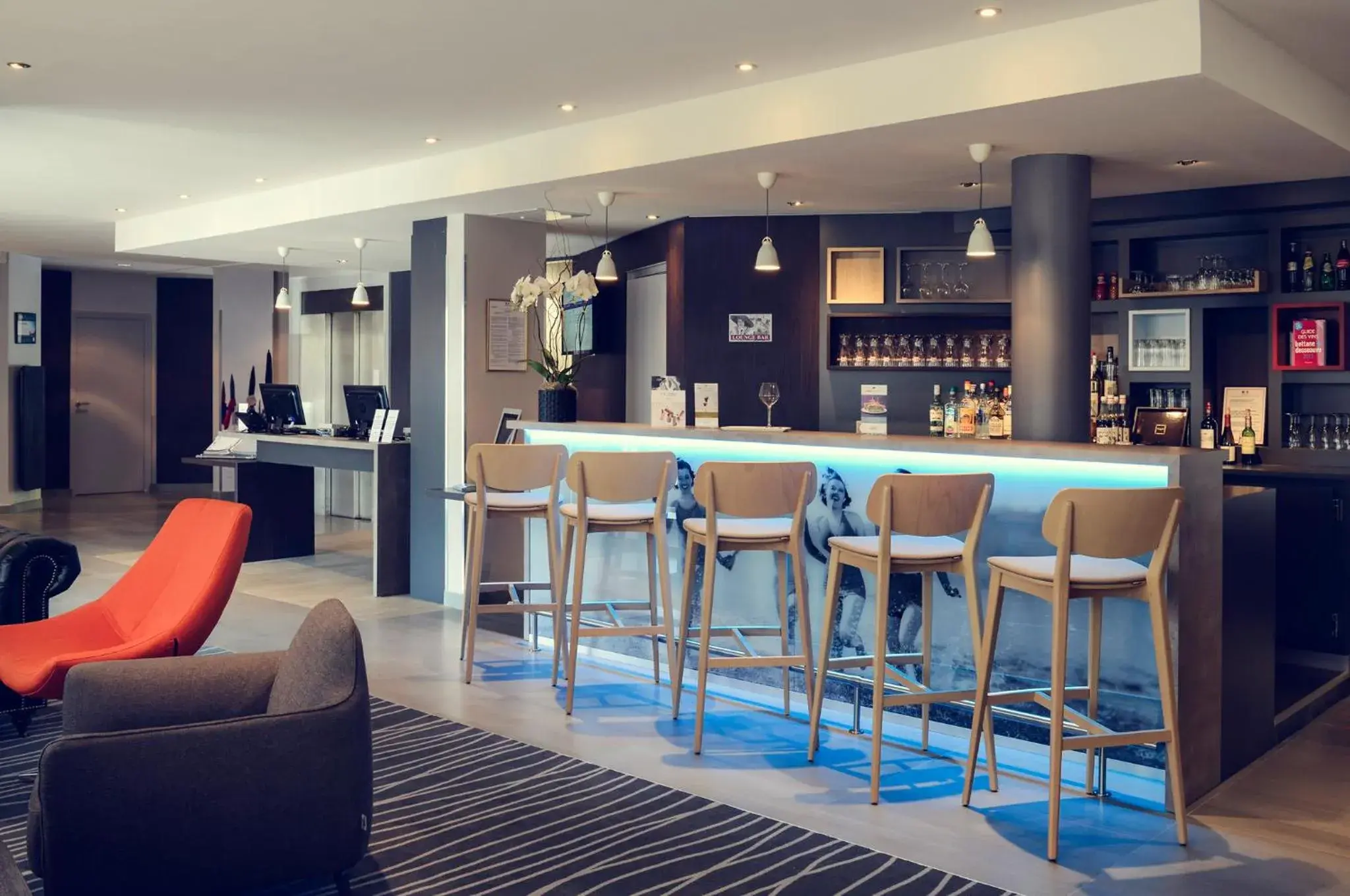 Lounge or bar in Mercure Honfleur Lounge or bar in Mercure Honfleur