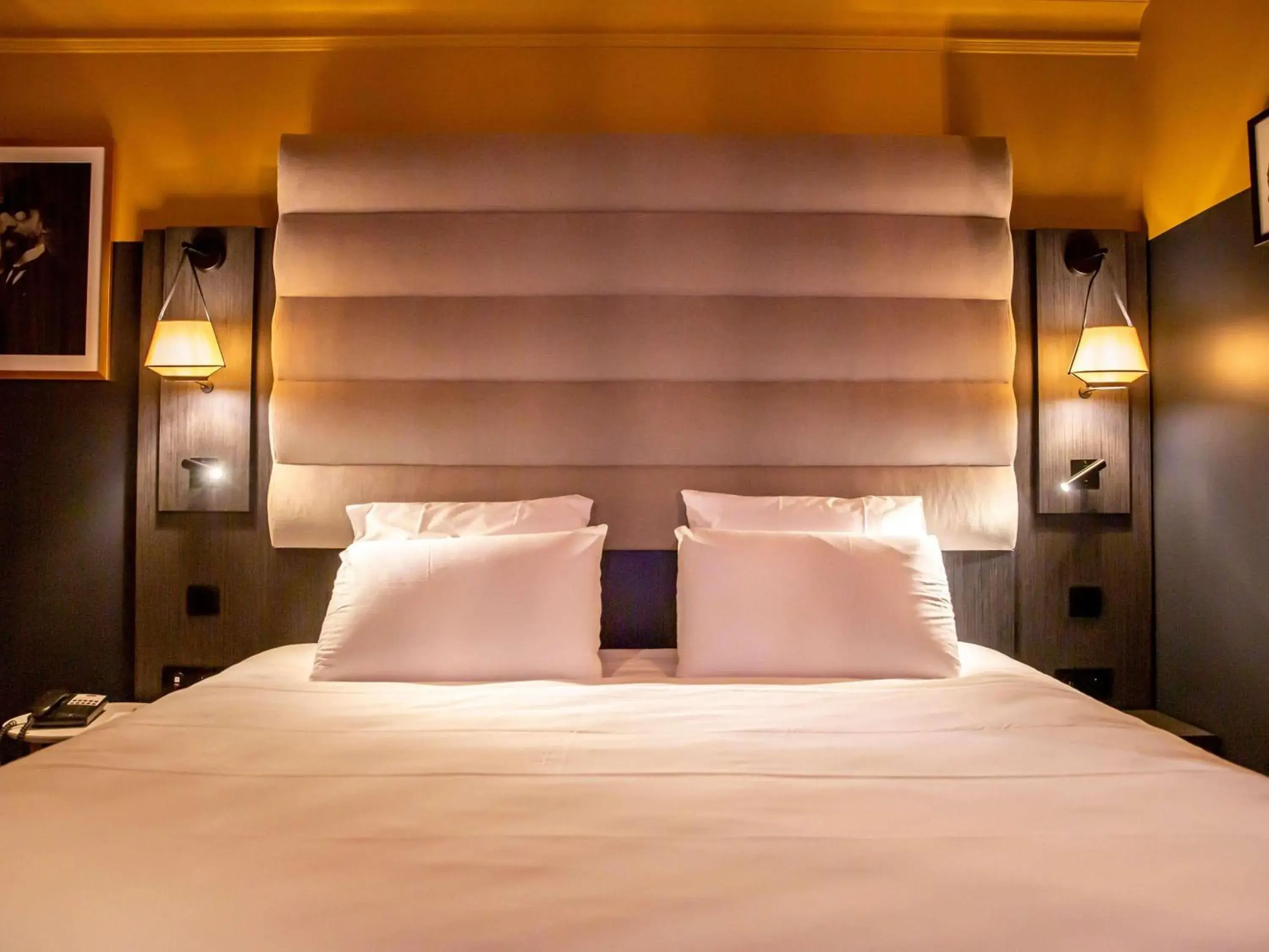 Property building, Bed in Mercure Honfleur Property building, Bed in Mercure Honfleur