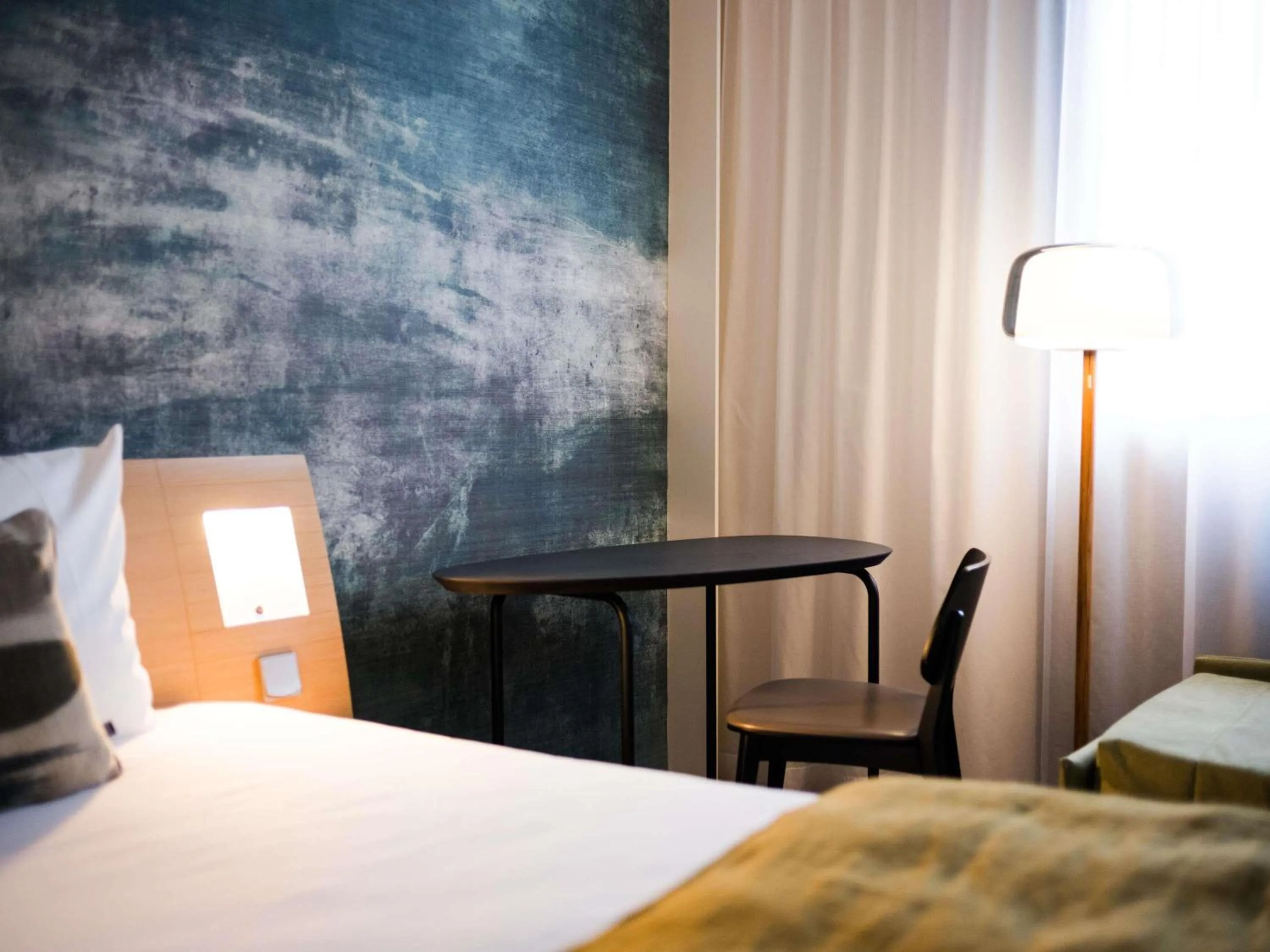 Bedroom, Bed in Novotel Bayeux